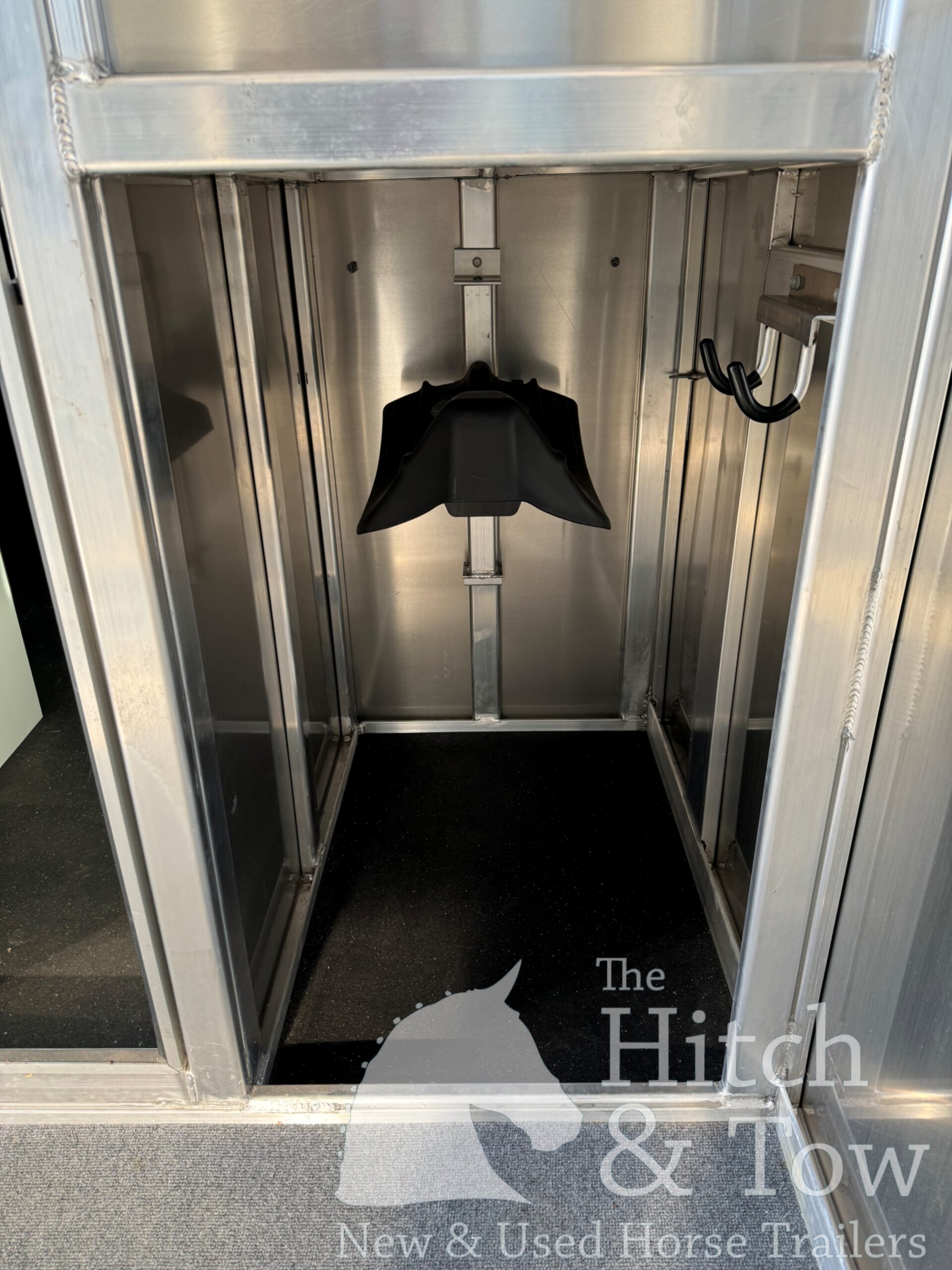 2023 ADAM 2 HORSE BUMPER PULL W/ MANGERS $17,900