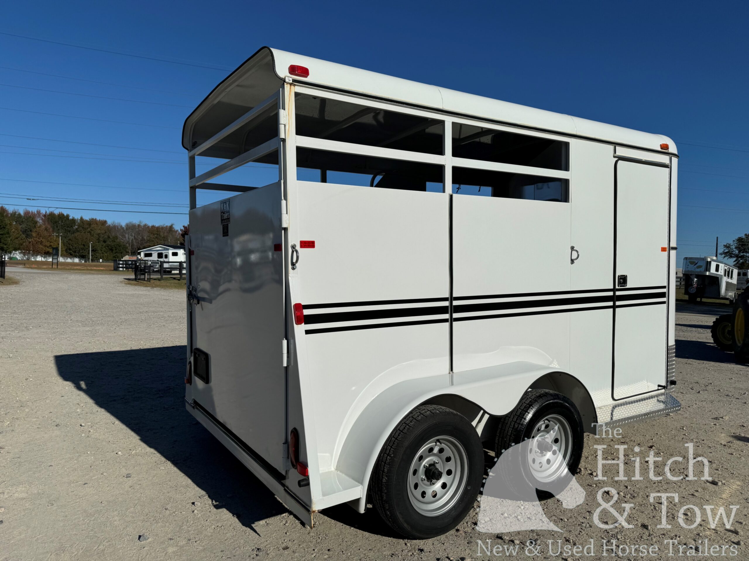 2023 BEE 2 HORSE SLANT BUMPER PULL STOCK COMBO TRAILER $10,500