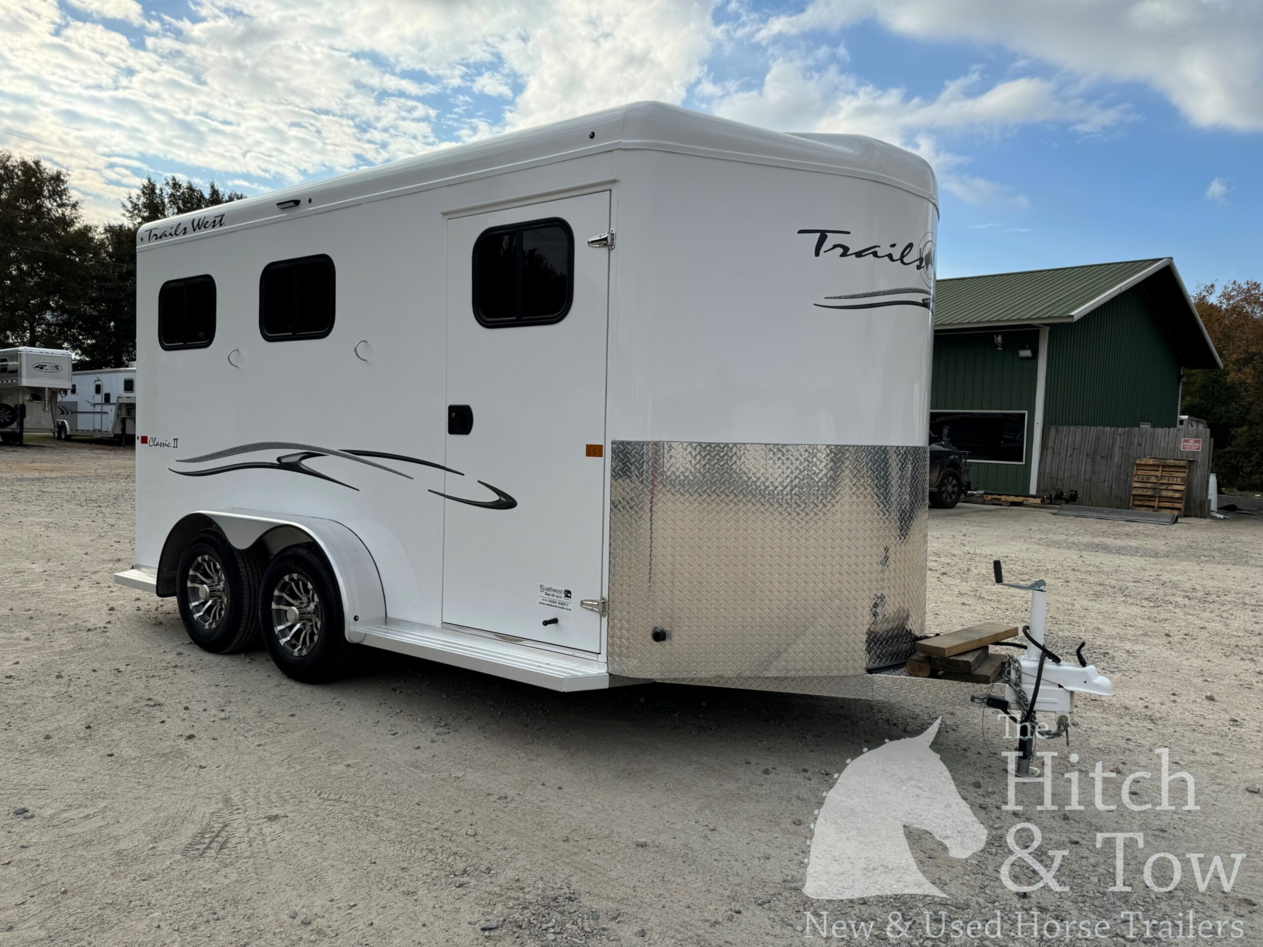 2023 TRAILS WEST CLASSIC II 2 HORSE SLANT LOAD BUMPER PULL $17,900