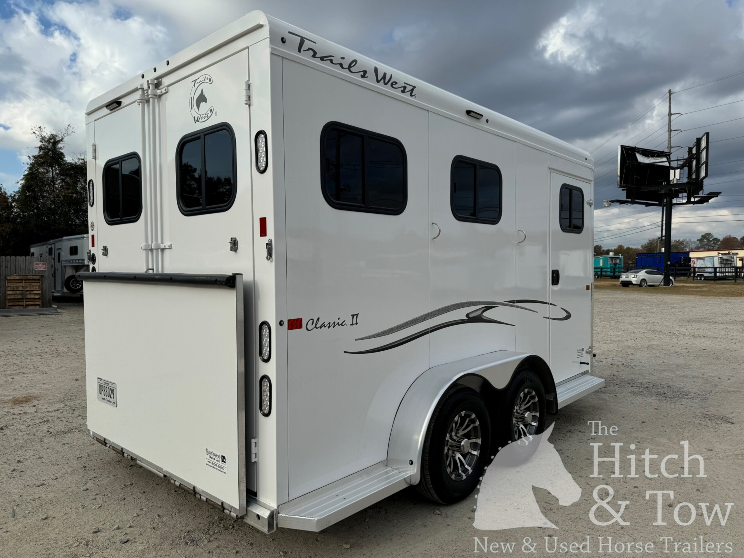 2023 TRAILS WEST CLASSIC II 2 HORSE SLANT LOAD BUMPER PULL $17,900