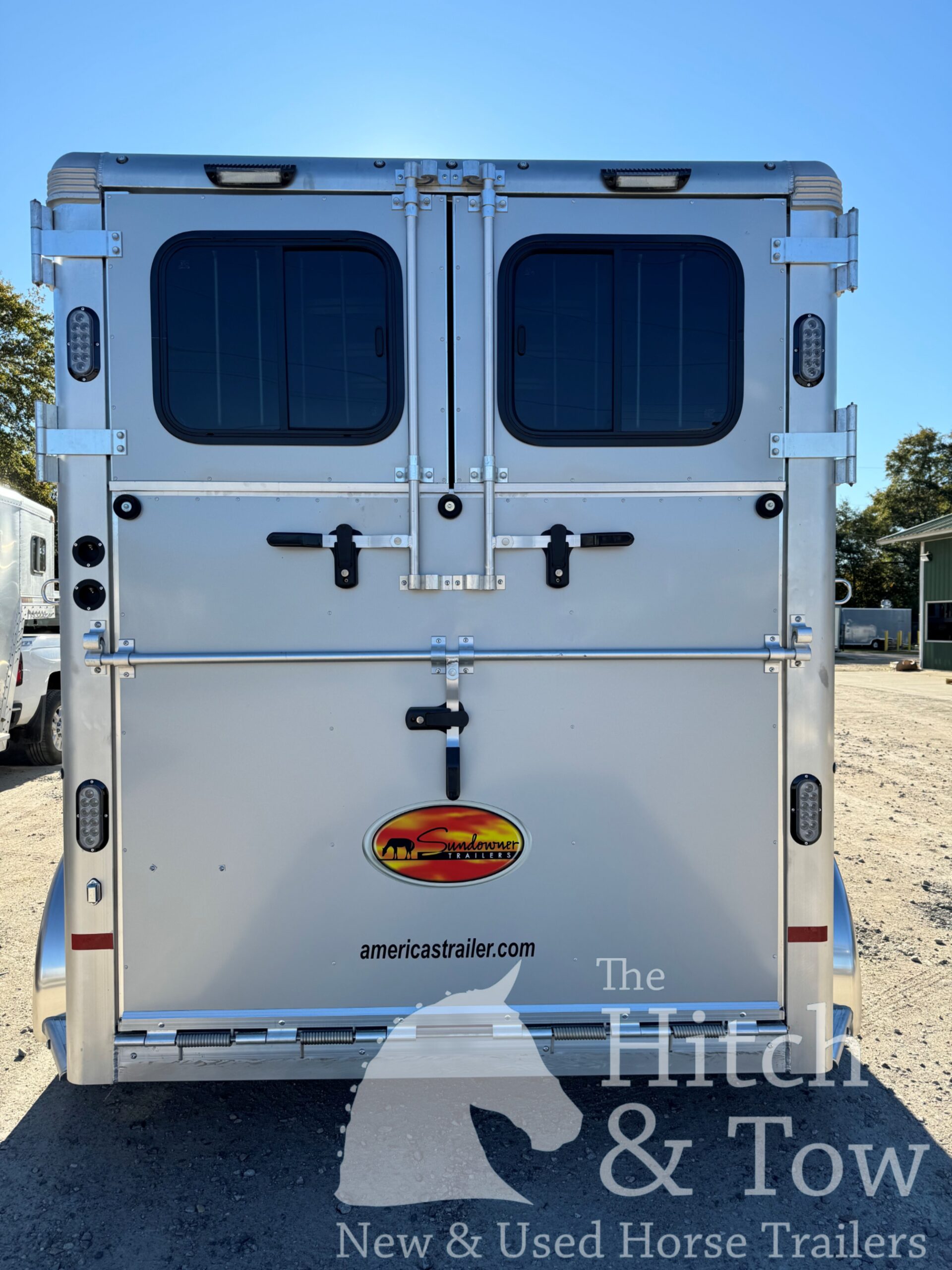 2026 SUNDOWNER CHARTER SE BUMPER PULL 2 HORSE STRAIGHT LOAD w/ GREAT FEATURES! $28,900