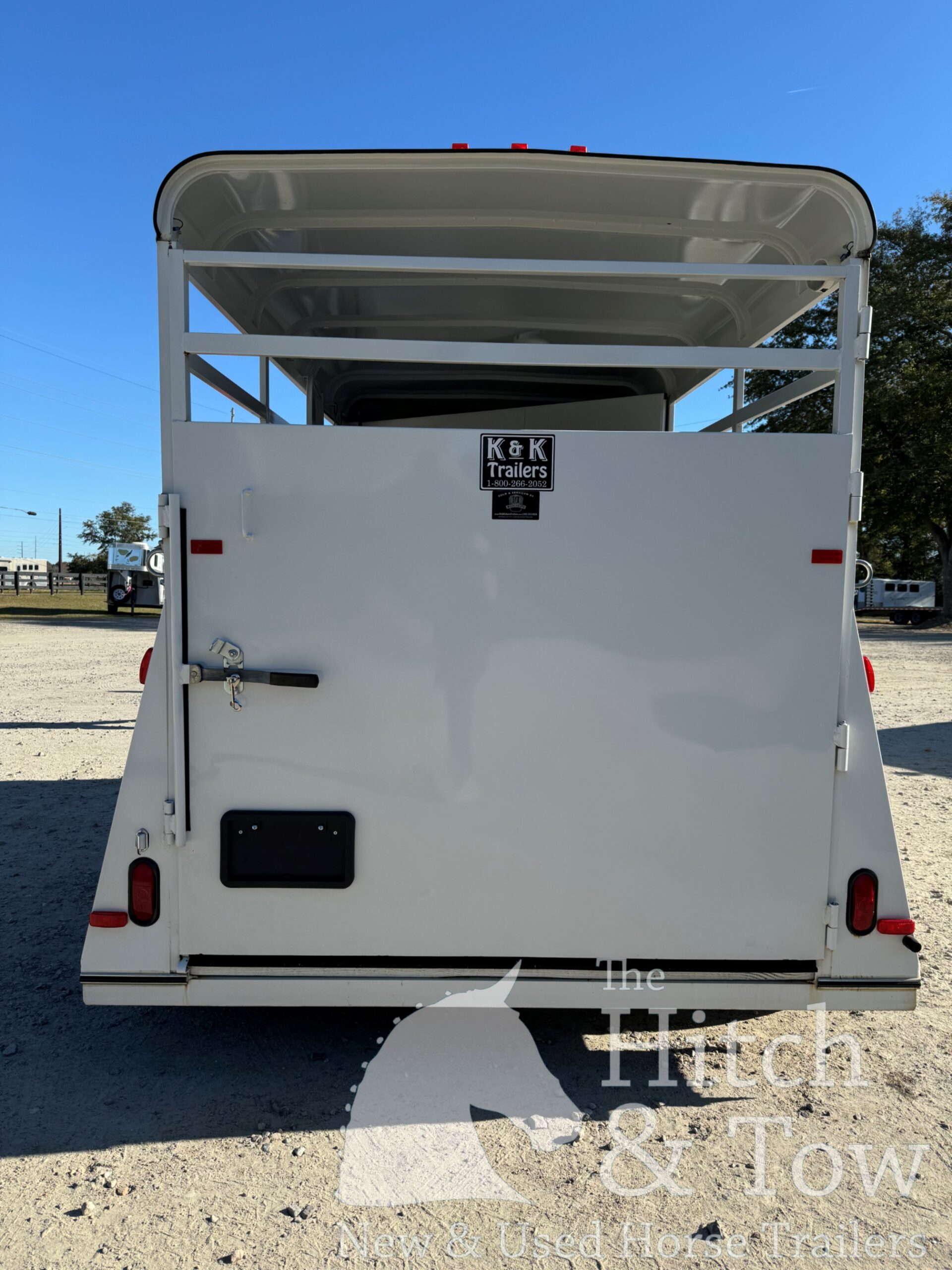 2023 BEE 2 HORSE SLANT BUMPER PULL STOCK COMBO TRAILER $10,500