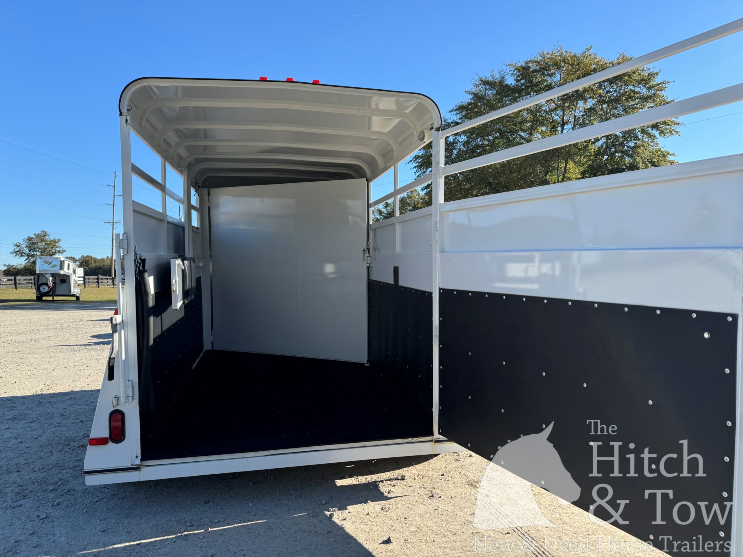 2023 BEE 2 HORSE SLANT BUMPER PULL STOCK COMBO TRAILER $10,500