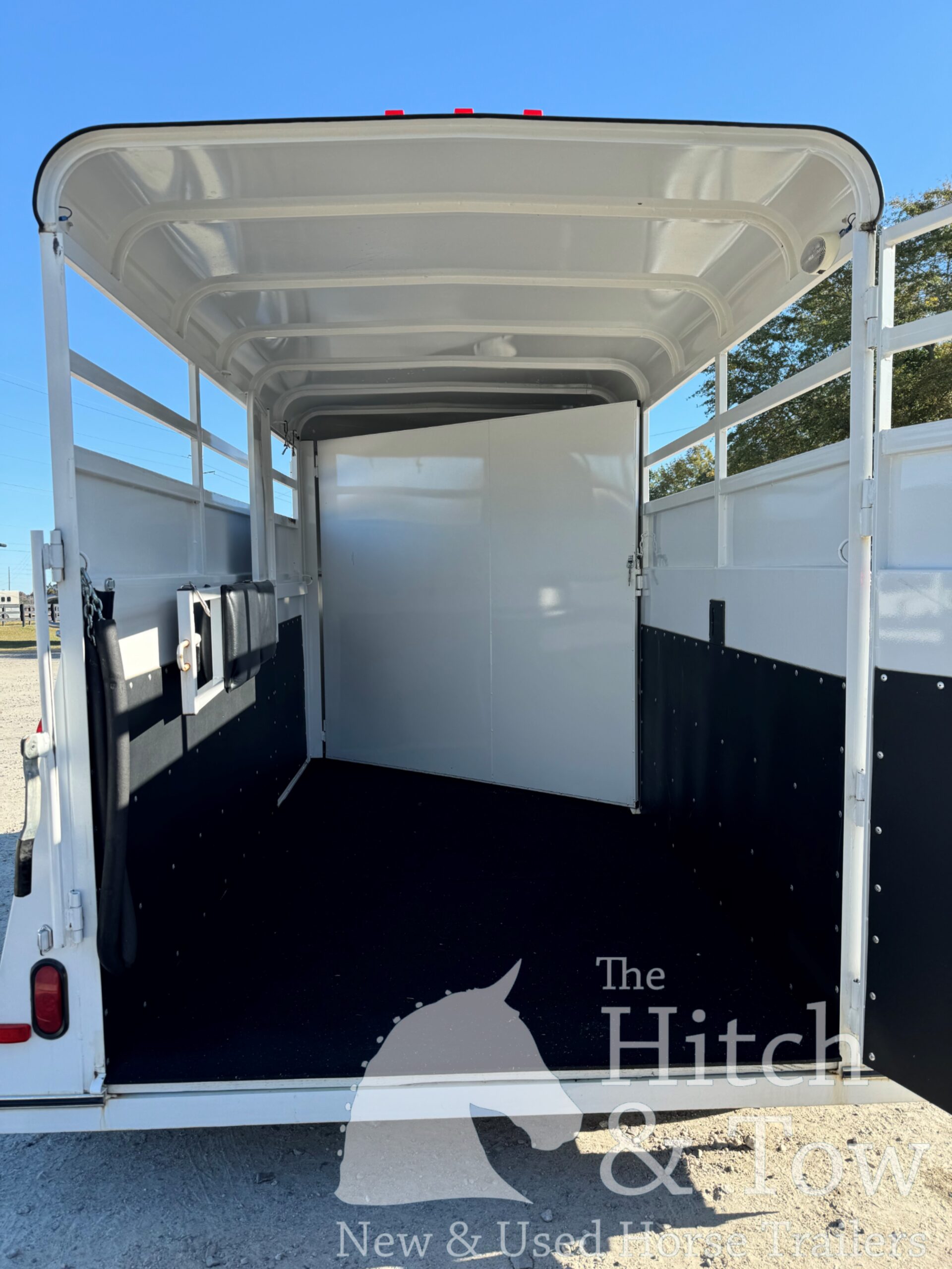 2023 BEE 2 HORSE SLANT BUMPER PULL STOCK COMBO TRAILER $10,500