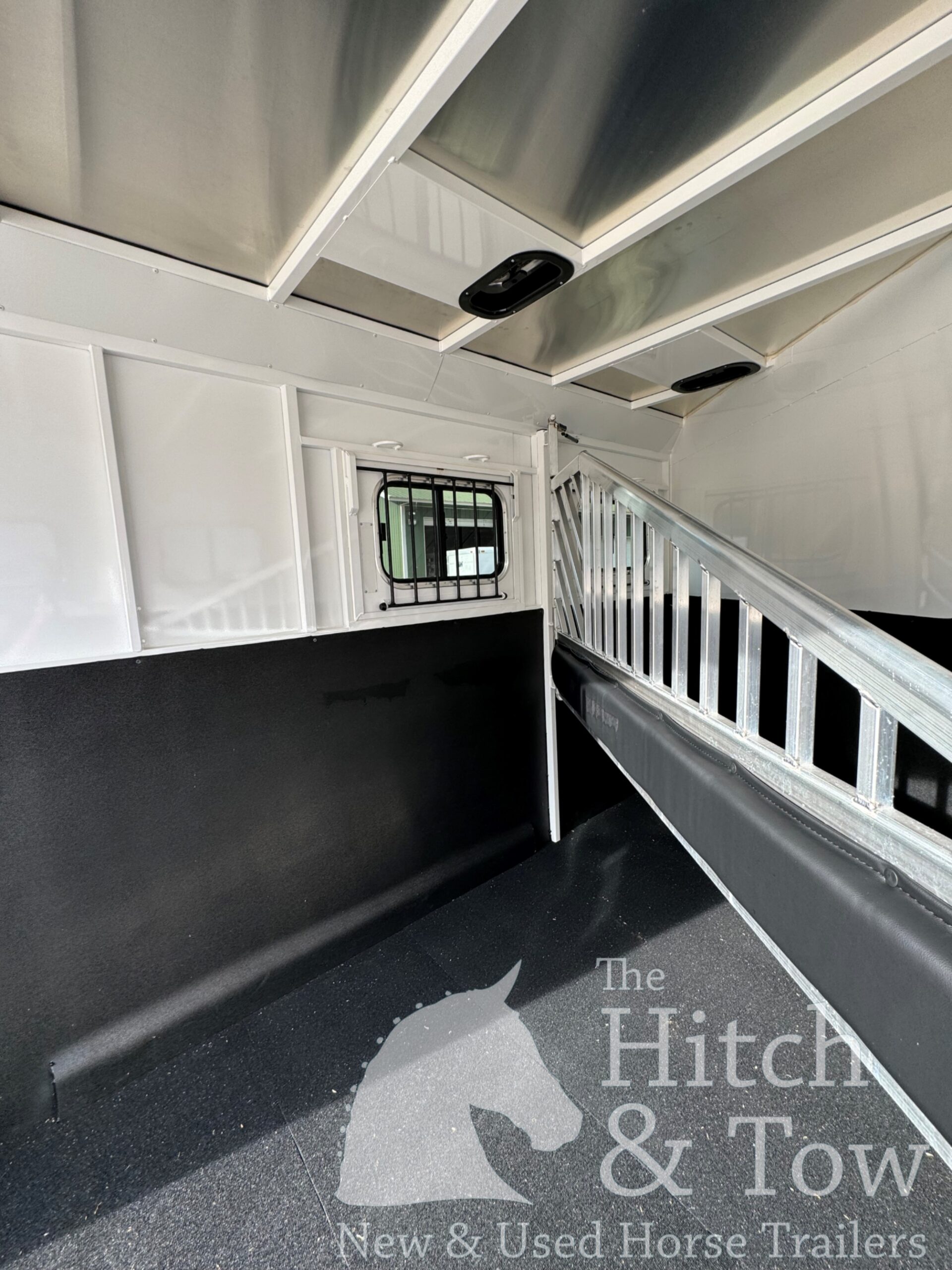 2023 TRAILS WEST CLASSIC II 2 HORSE SLANT LOAD BUMPER PULL $17,900