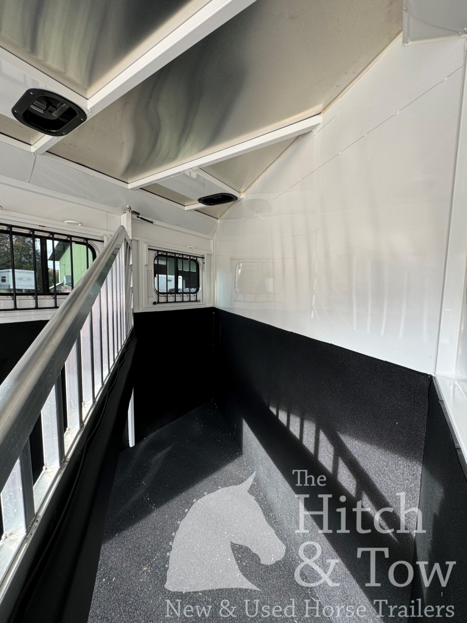 2023 TRAILS WEST CLASSIC II 2 HORSE SLANT LOAD BUMPER PULL $17,900