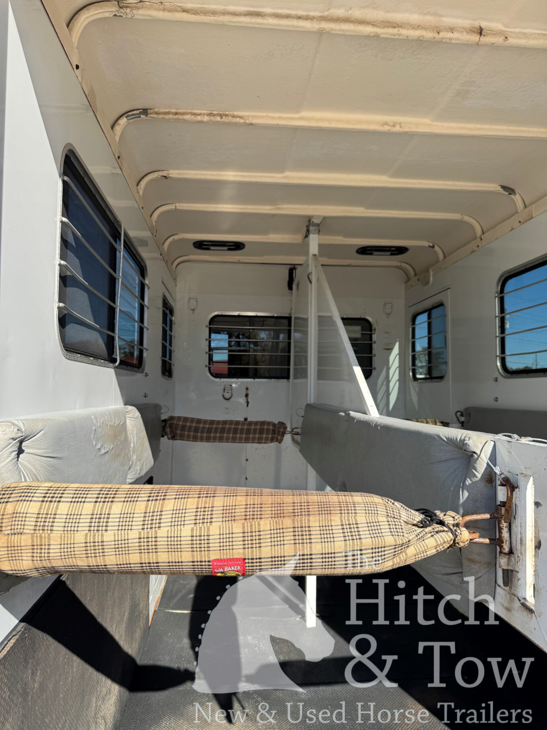 2005 TRAIL-ET 2 HORSE BUMPER PULL W/ DRESSING ROOM $10,900