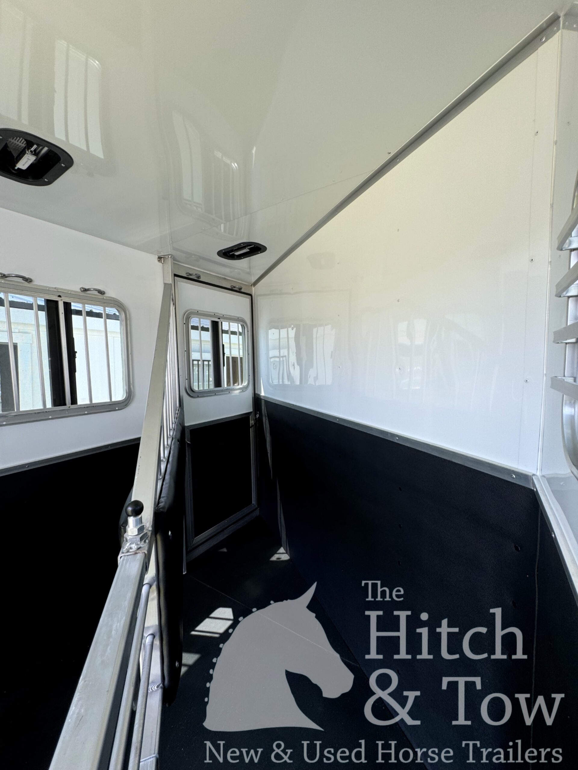 2026 KIEFERBILT 2 HORSE SLANT BUMPER PULL W/ DRESSING ROOM $20,900