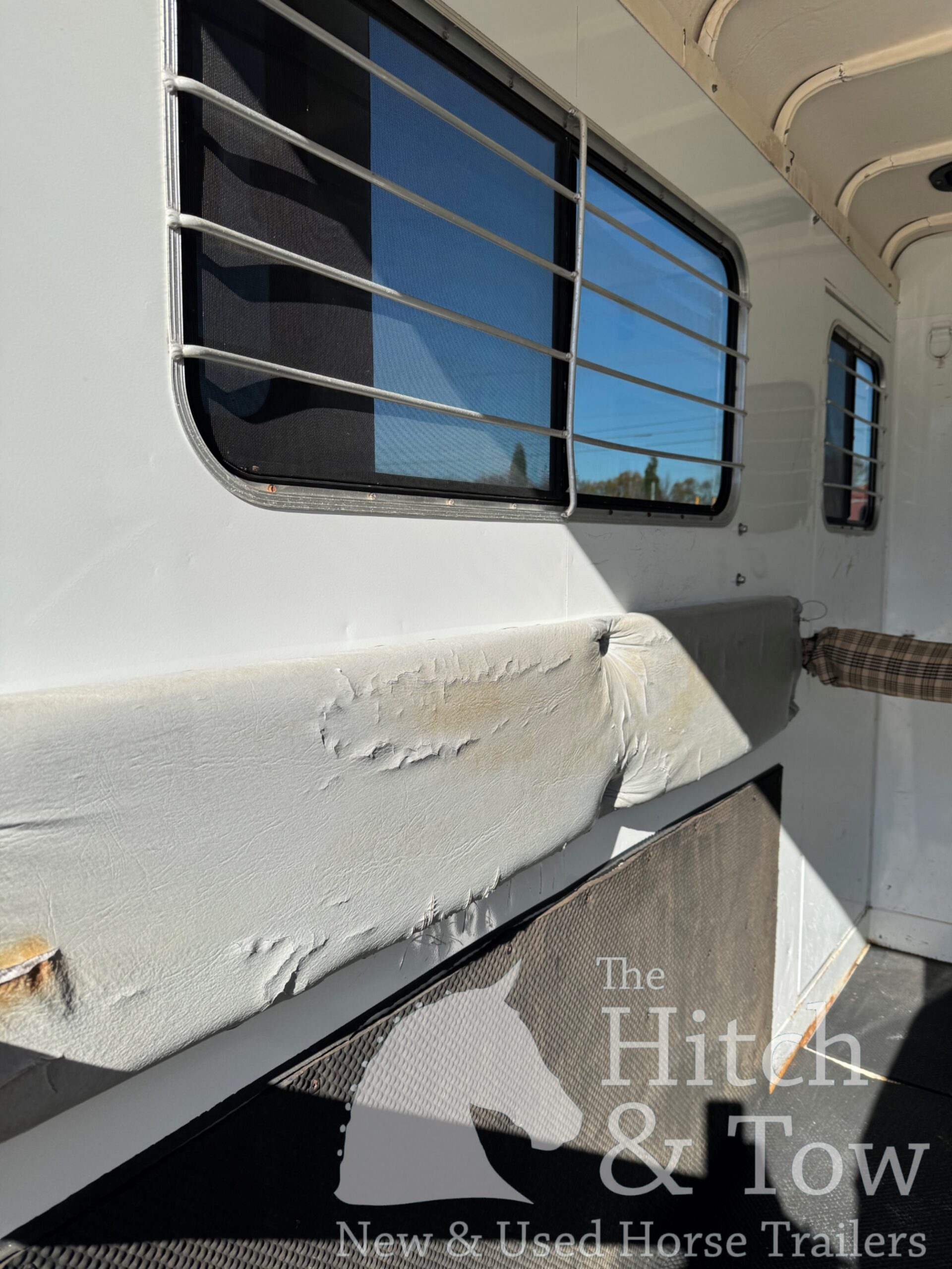 2005 TRAIL-ET 2 HORSE BUMPER PULL W/ DRESSING ROOM $10,900