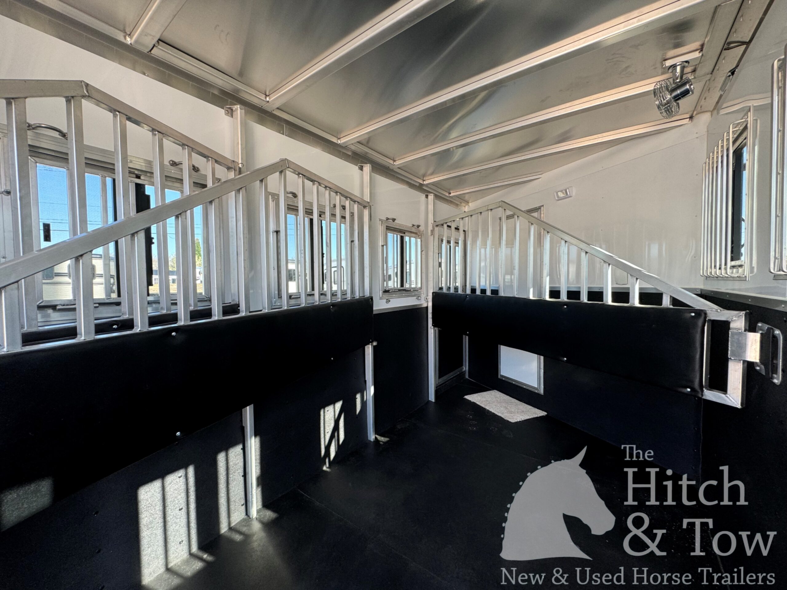 2025 KIEFERBILT 4 HORSE W/ 7’9″ JBJ CONVERSIONS LIVING QUARTERS, TONS OF UPGRADES, & TONS OF STORAGE!! $69,900