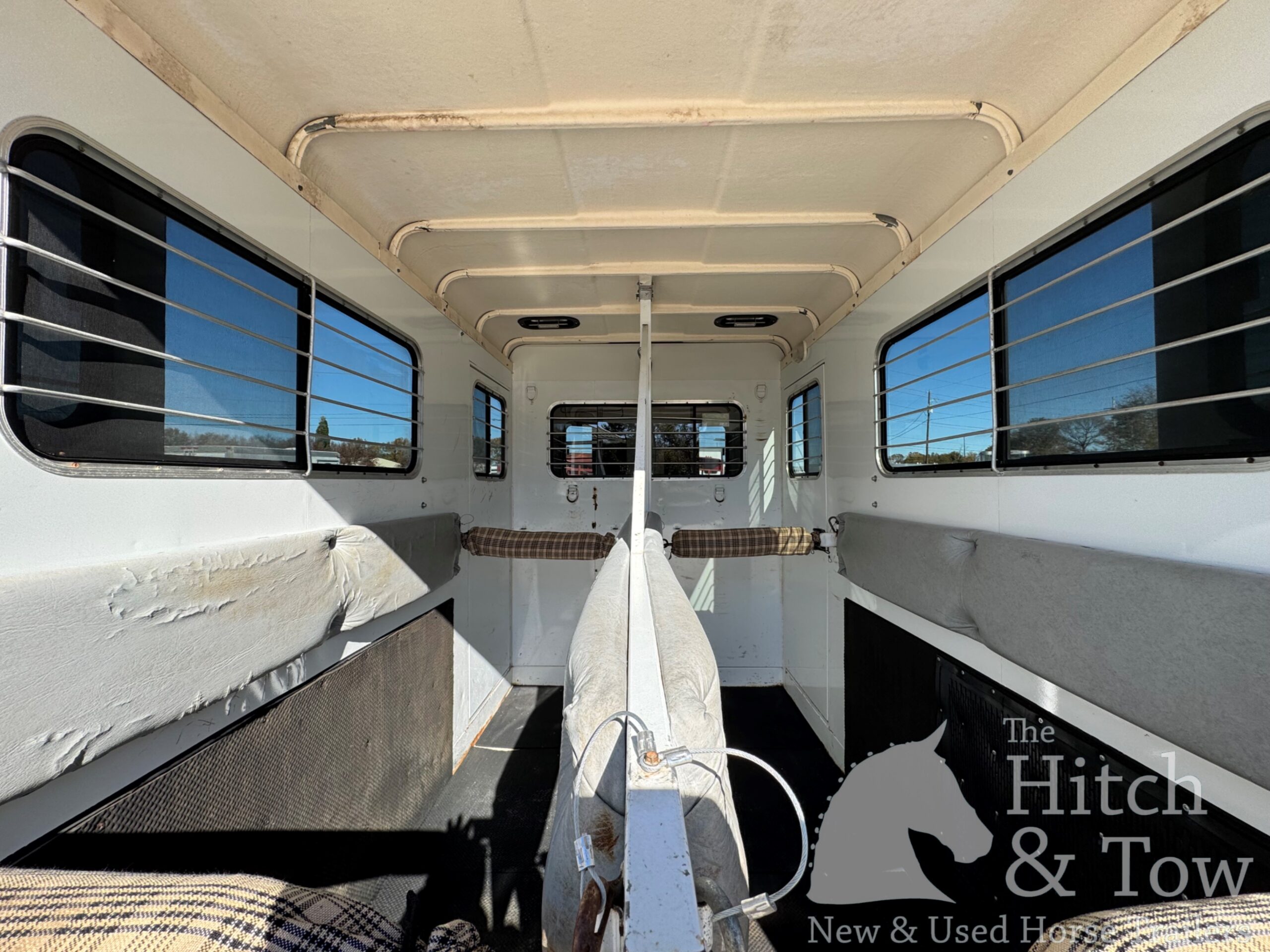 2005 TRAIL-ET 2 HORSE BUMPER PULL W/ DRESSING ROOM $10,900