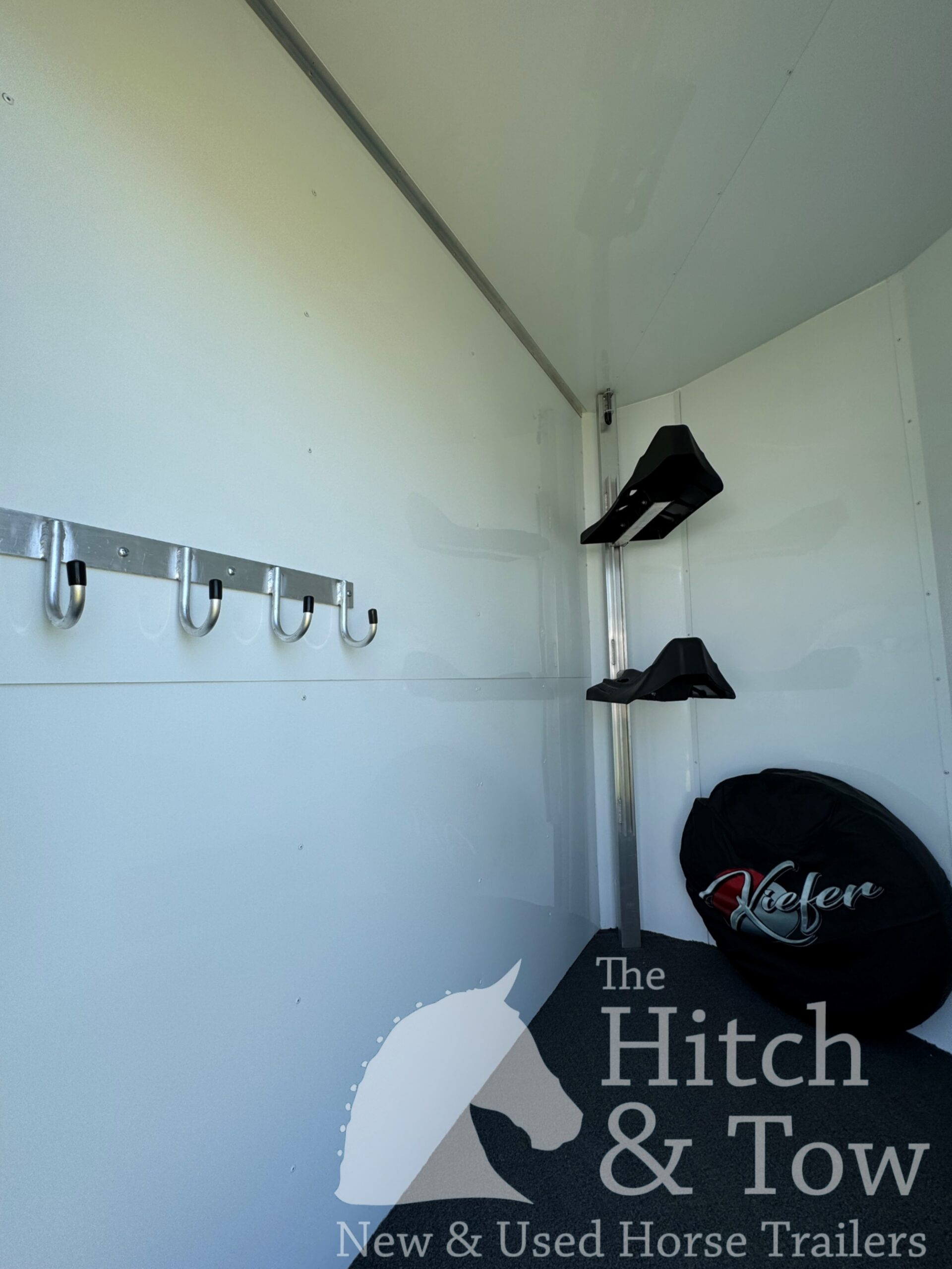 2026 KIEFERBILT 2 HORSE SLANT BUMPER PULL W/ DRESSING ROOM $20,900