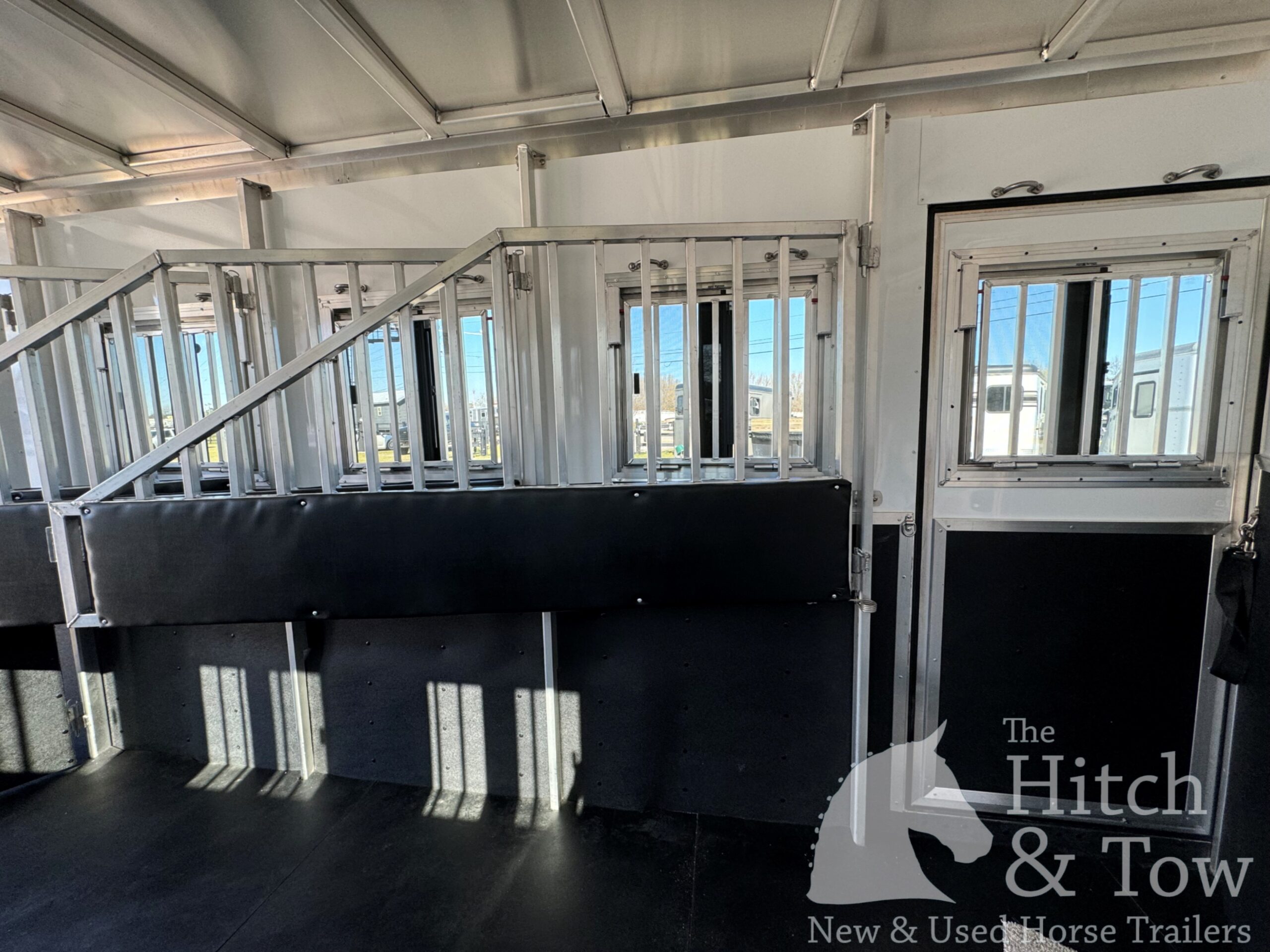 2025 KIEFERBILT 4 HORSE W/ 7’9″ JBJ CONVERSIONS LIVING QUARTERS, TONS OF UPGRADES, & TONS OF STORAGE!! $69,900