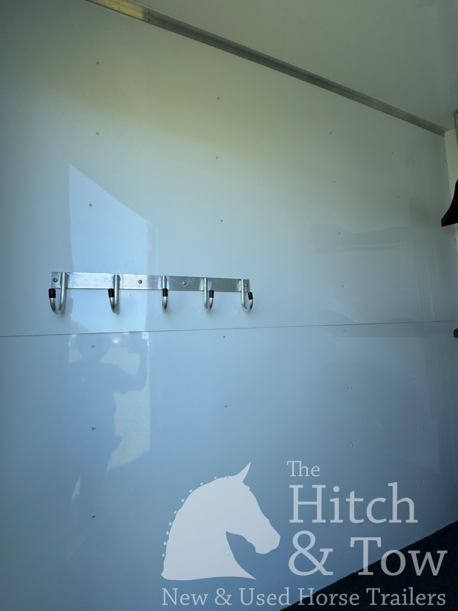 2026 KIEFERBILT 2 HORSE SLANT BUMPER PULL W/ DRESSING ROOM $20,900