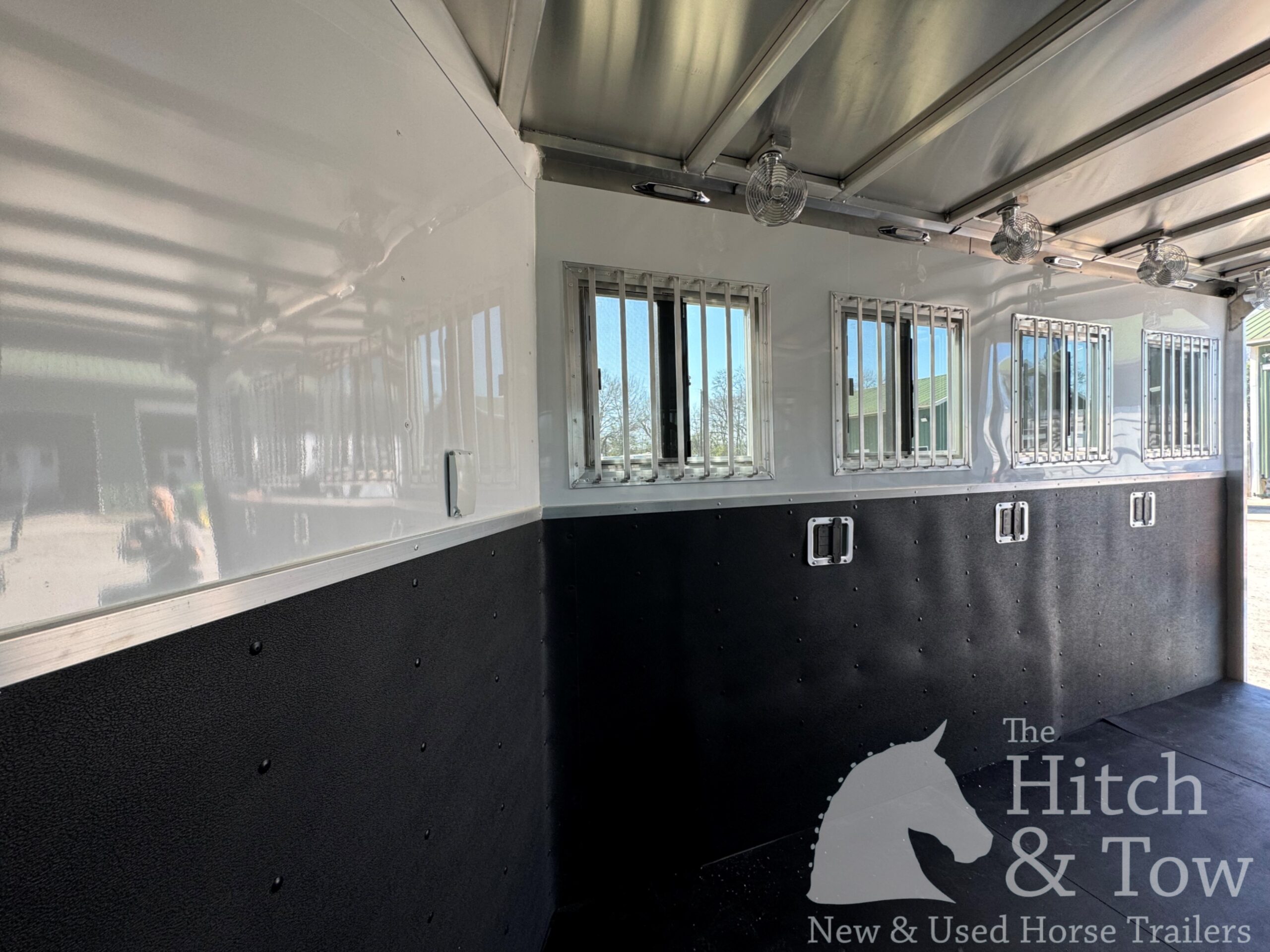 2025 KIEFERBILT 4 HORSE W/ 7’9″ JBJ CONVERSIONS LIVING QUARTERS, TONS OF UPGRADES, & TONS OF STORAGE!! $69,900