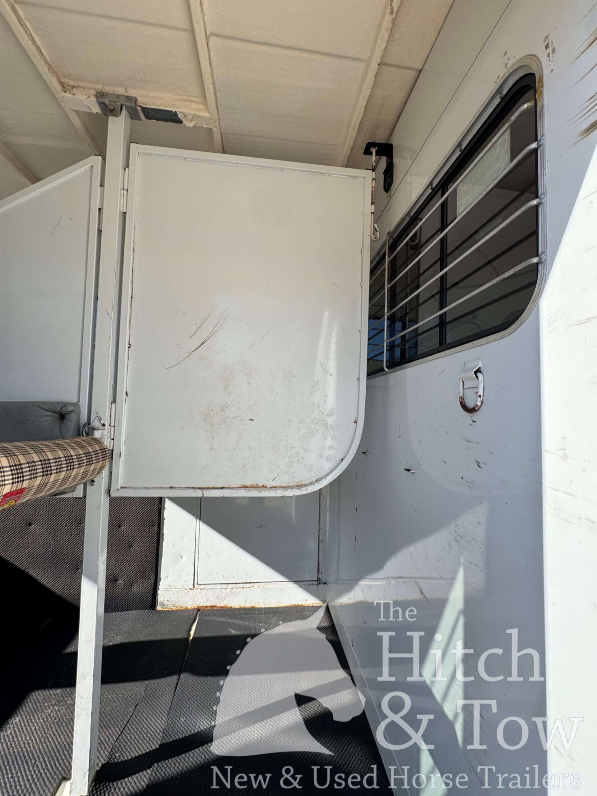 2005 TRAIL-ET 2 HORSE BUMPER PULL W/ DRESSING ROOM $10,900