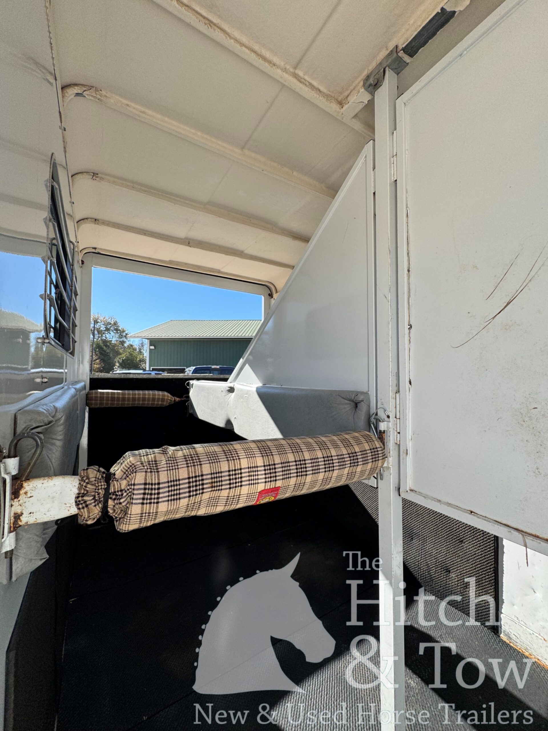 2005 TRAIL-ET 2 HORSE BUMPER PULL W/ DRESSING ROOM $10,900