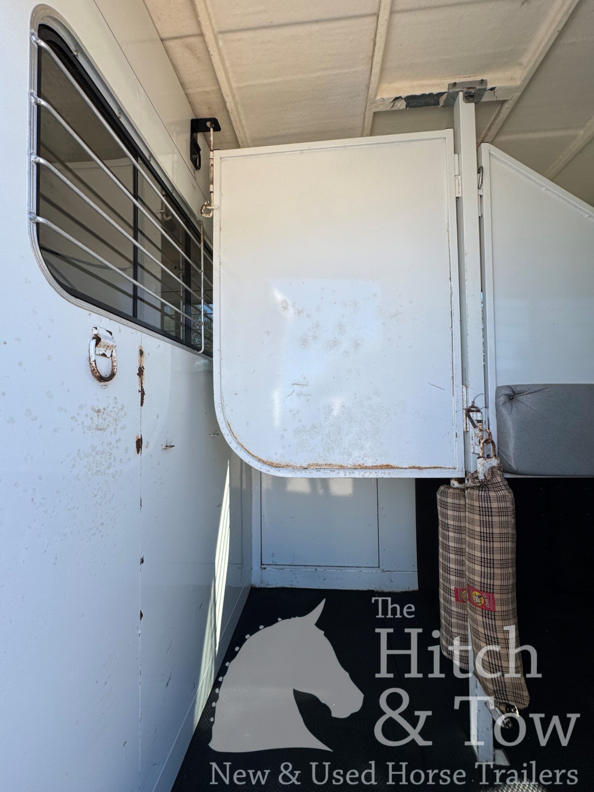 2005 TRAIL-ET 2 HORSE BUMPER PULL W/ DRESSING ROOM $10,900