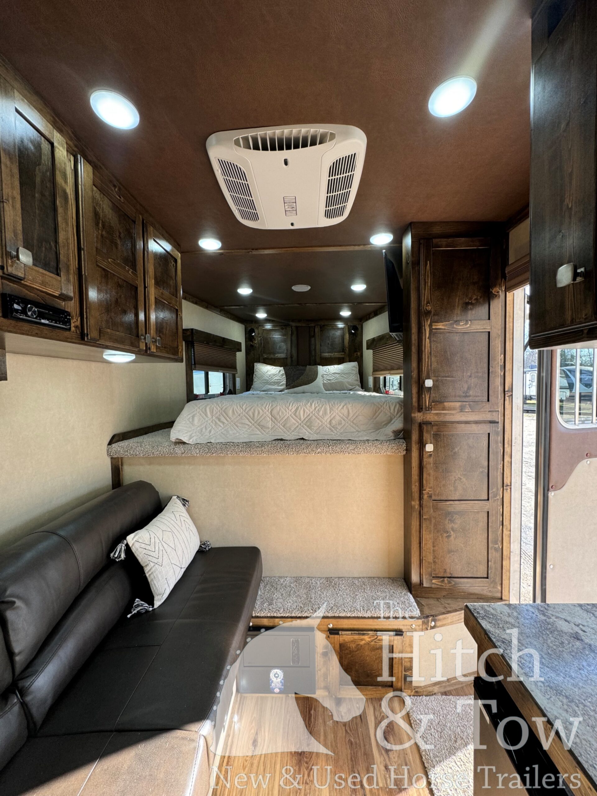 2025 KIEFERBILT 4 HORSE W/ 7’9″ JBJ CONVERSIONS LIVING QUARTERS, TONS OF UPGRADES, & TONS OF STORAGE!! $69,900