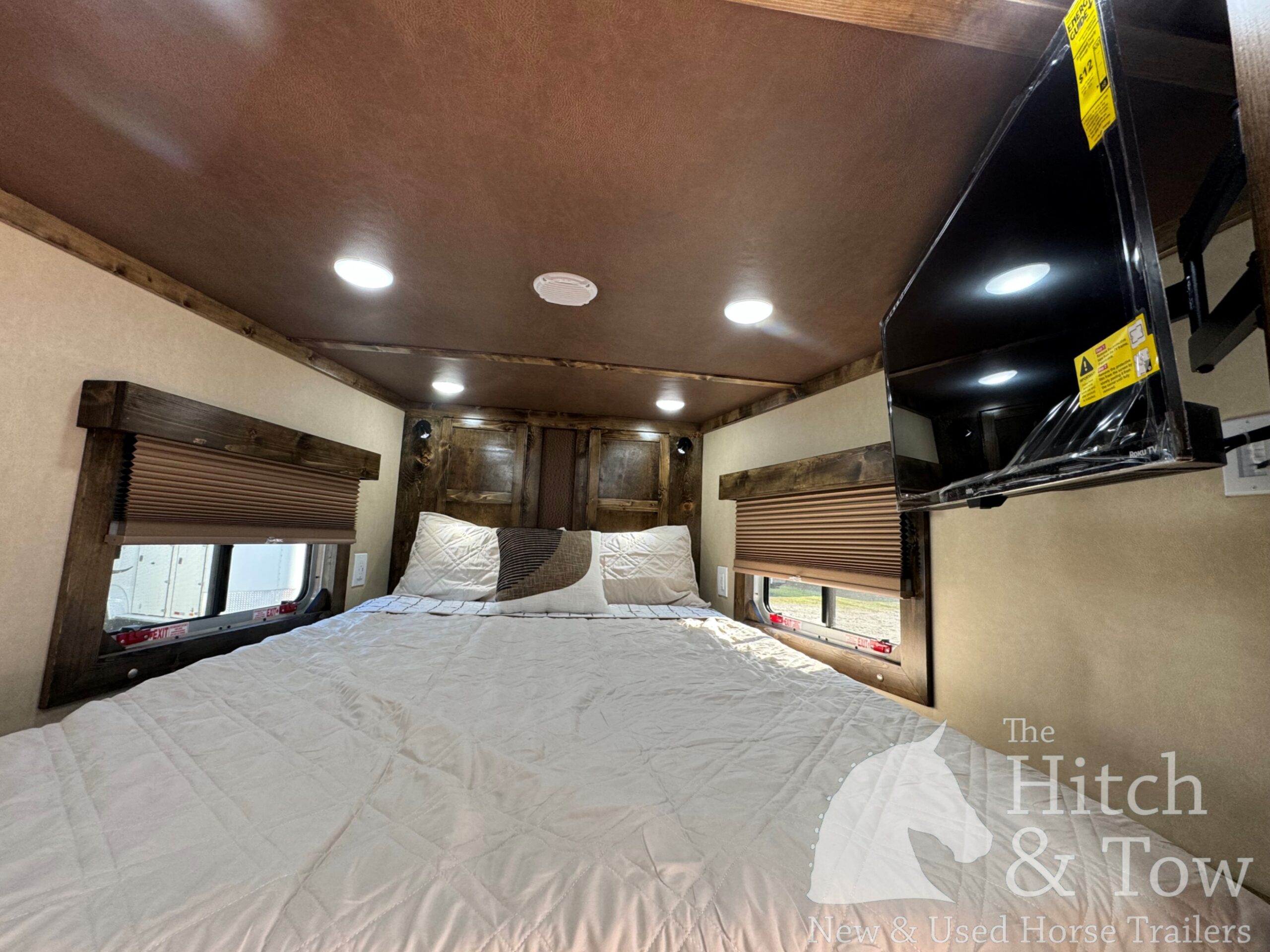 2025 KIEFERBILT 4 HORSE W/ 7’9″ JBJ CONVERSIONS LIVING QUARTERS, TONS OF UPGRADES, & TONS OF STORAGE!! $69,900