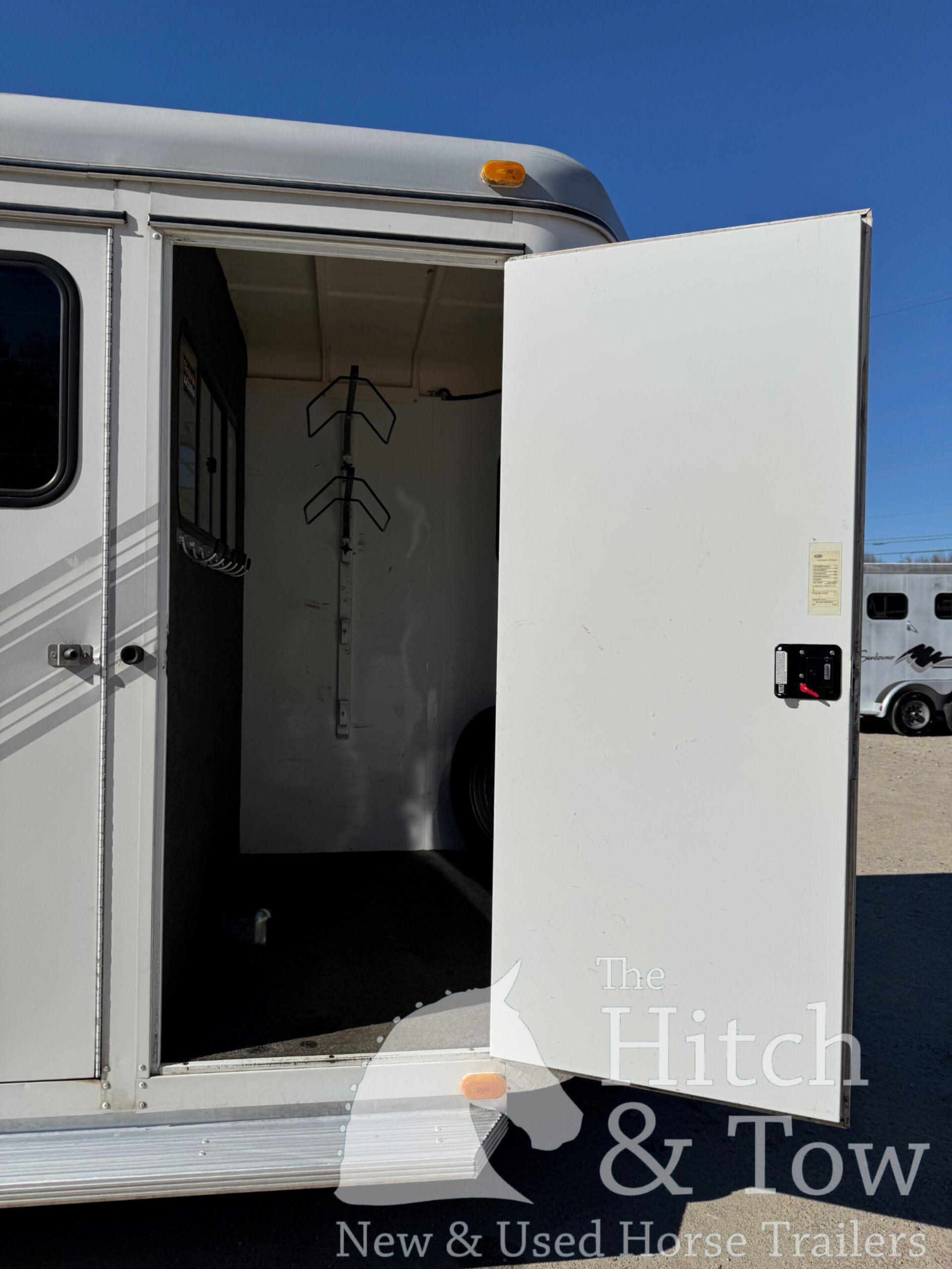 2005 TRAIL-ET 2 HORSE BUMPER PULL W/ DRESSING ROOM $10,900