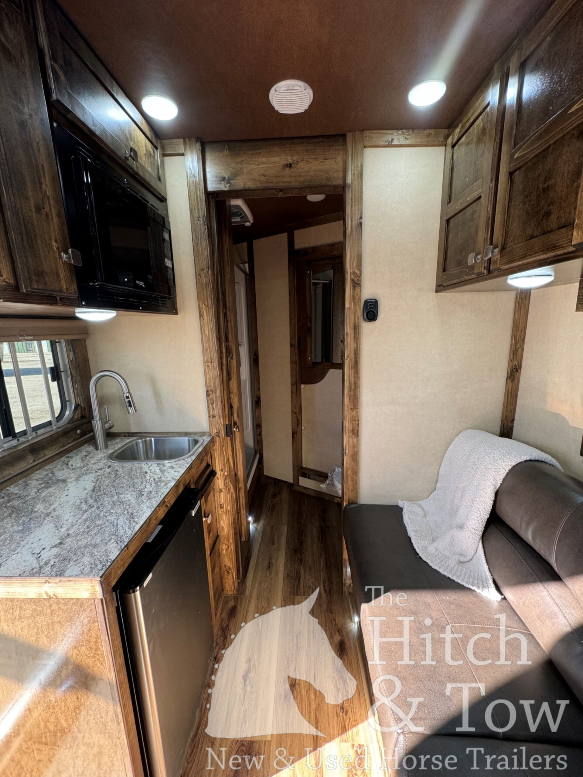 2025 KIEFERBILT 4 HORSE W/ 7’9″ JBJ CONVERSIONS LIVING QUARTERS, TONS OF UPGRADES, & TONS OF STORAGE!! $69,900