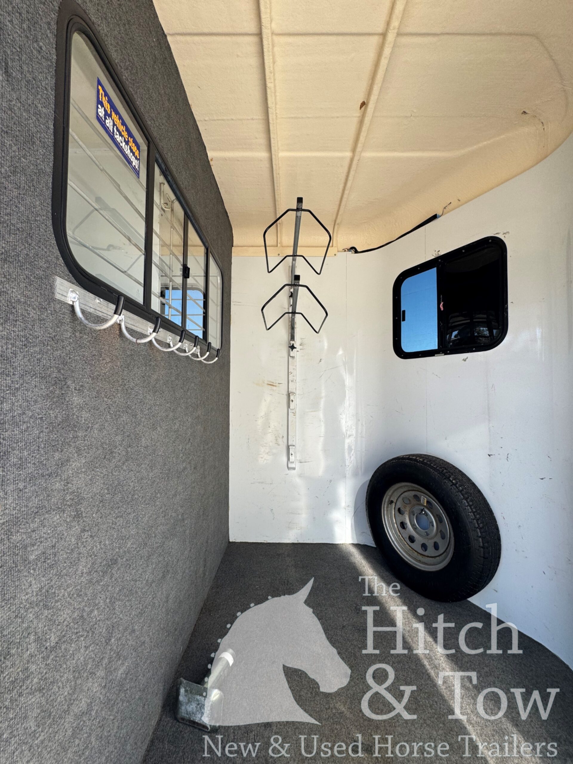 2005 TRAIL-ET 2 HORSE BUMPER PULL W/ DRESSING ROOM $10,900