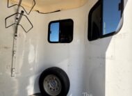 2005 TRAIL-ET 2 HORSE BUMPER PULL W/ DRESSING ROOM $10,900