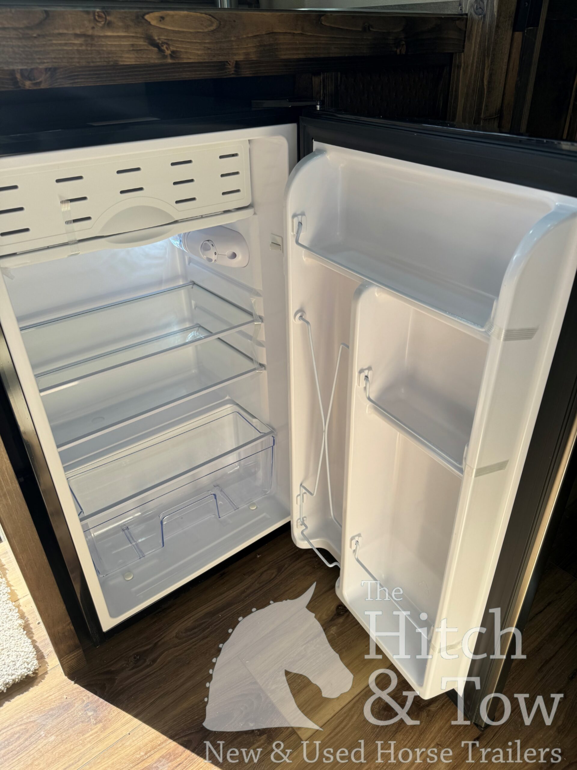 2025 KIEFERBILT 4 HORSE W/ 7’9″ JBJ CONVERSIONS LIVING QUARTERS, TONS OF UPGRADES, & TONS OF STORAGE!! $69,900