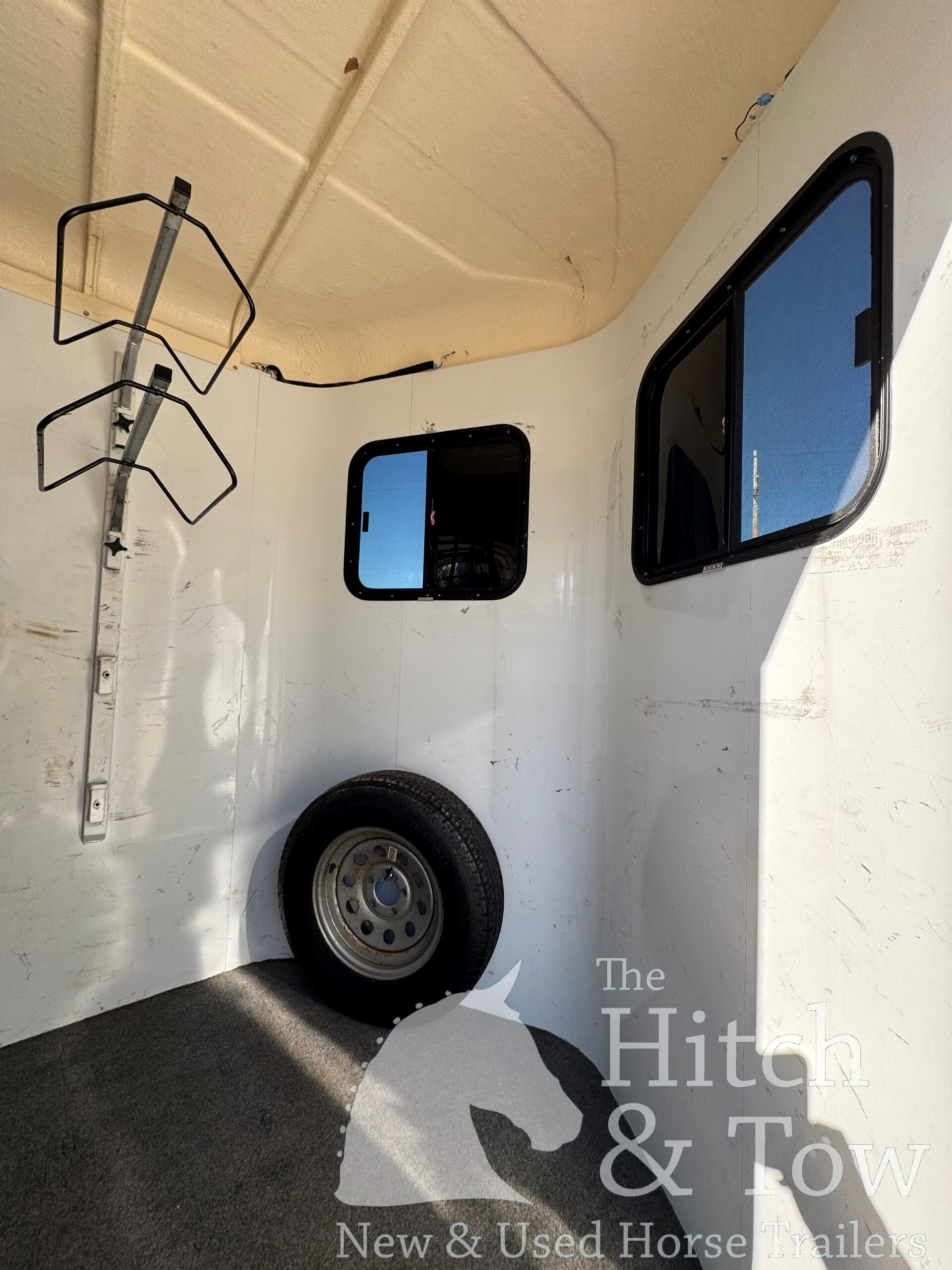 2005 TRAIL-ET 2 HORSE BUMPER PULL W/ DRESSING ROOM $10,900