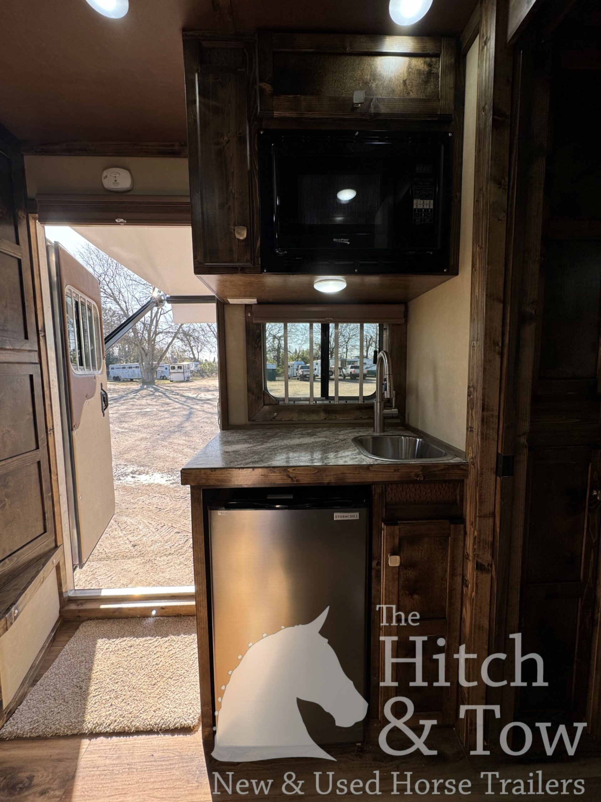 2025 KIEFERBILT 4 HORSE W/ 7’9″ JBJ CONVERSIONS LIVING QUARTERS, TONS OF UPGRADES, & TONS OF STORAGE!! $69,900