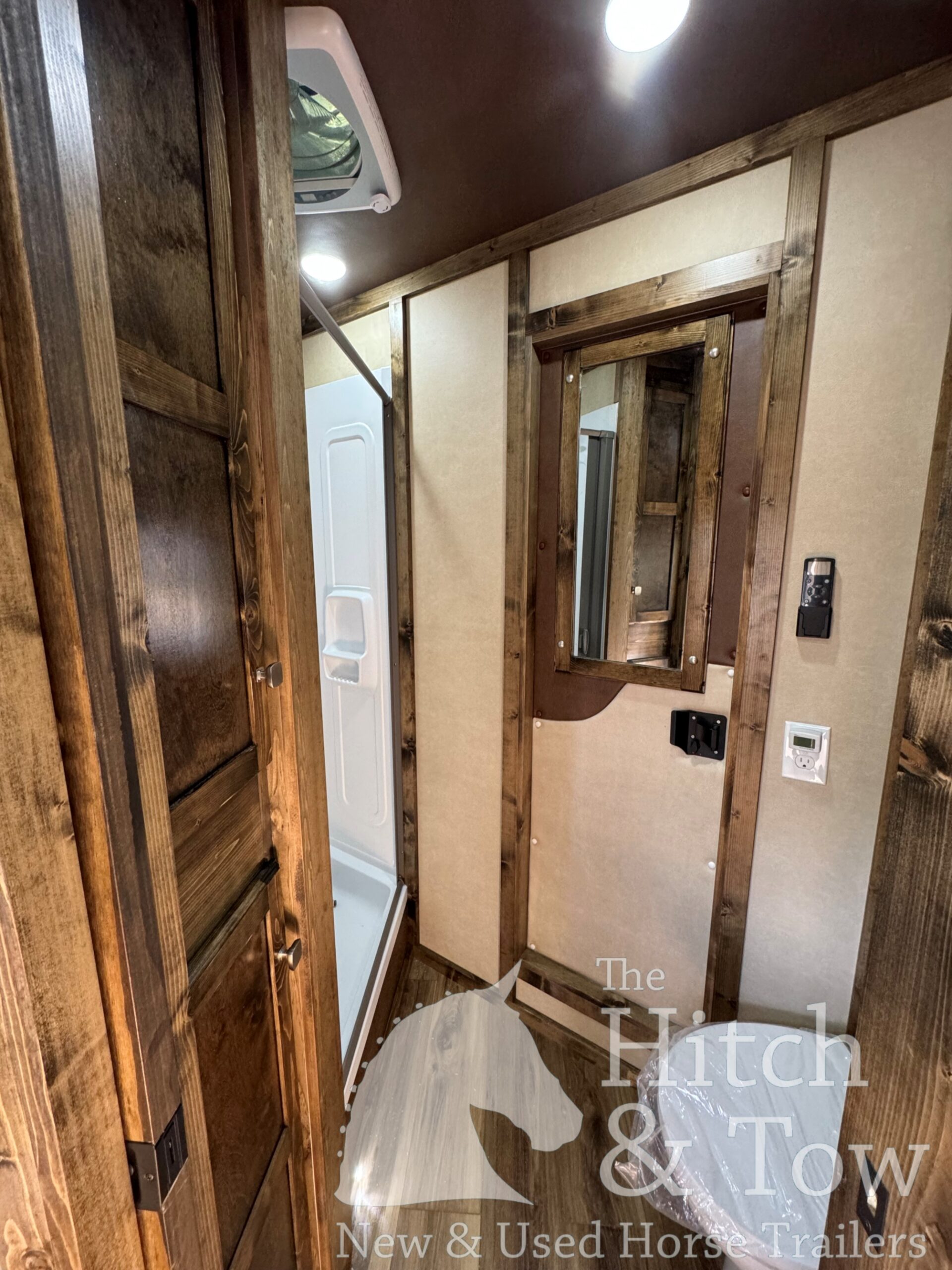 2025 KIEFERBILT 4 HORSE W/ 7’9″ JBJ CONVERSIONS LIVING QUARTERS, TONS OF UPGRADES, & TONS OF STORAGE!! $69,900