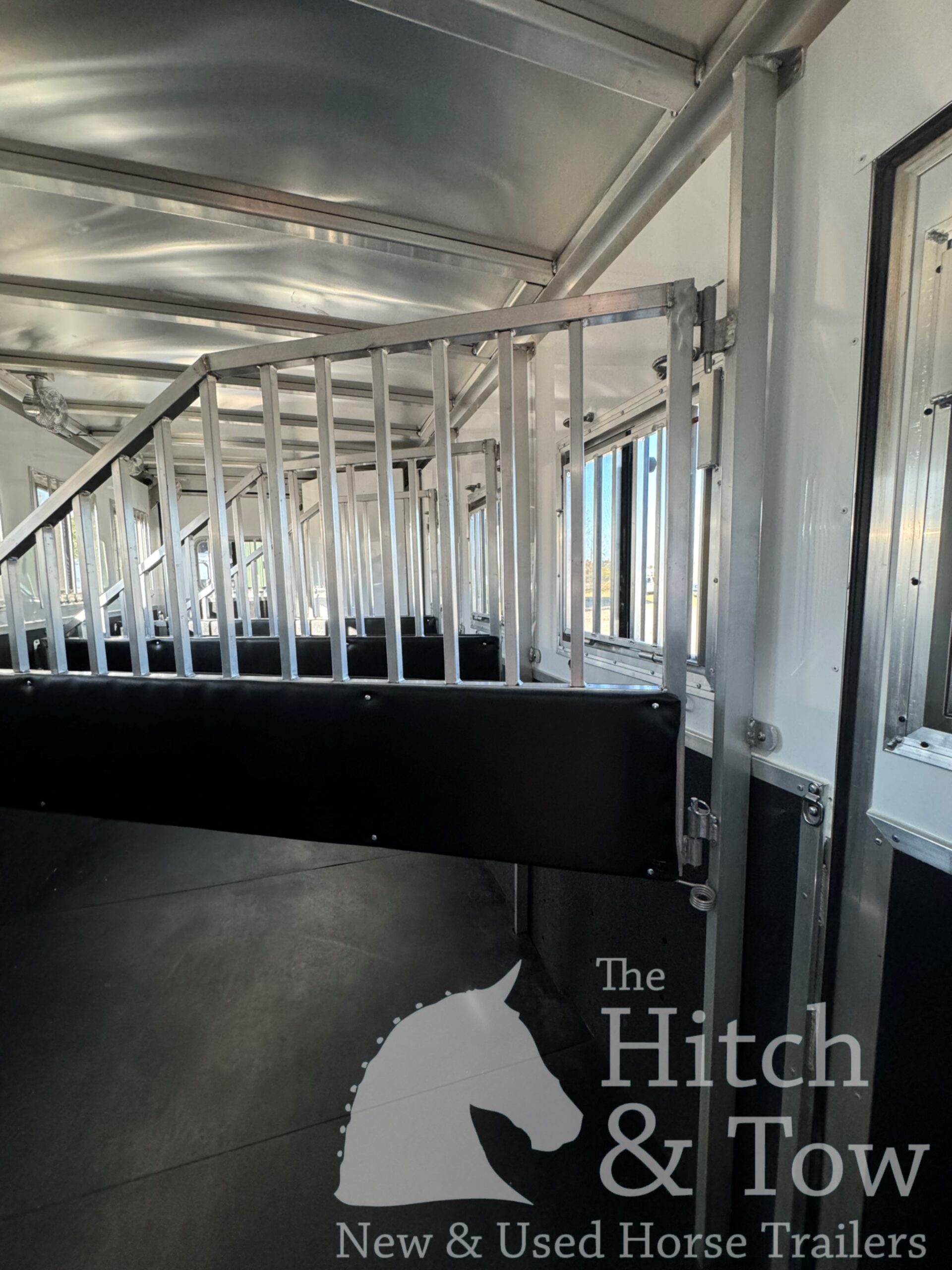 2025 KIEFERBILT 4 HORSE W/ 7’9″ JBJ CONVERSIONS LIVING QUARTERS, TONS OF UPGRADES, & TONS OF STORAGE!! $69,900