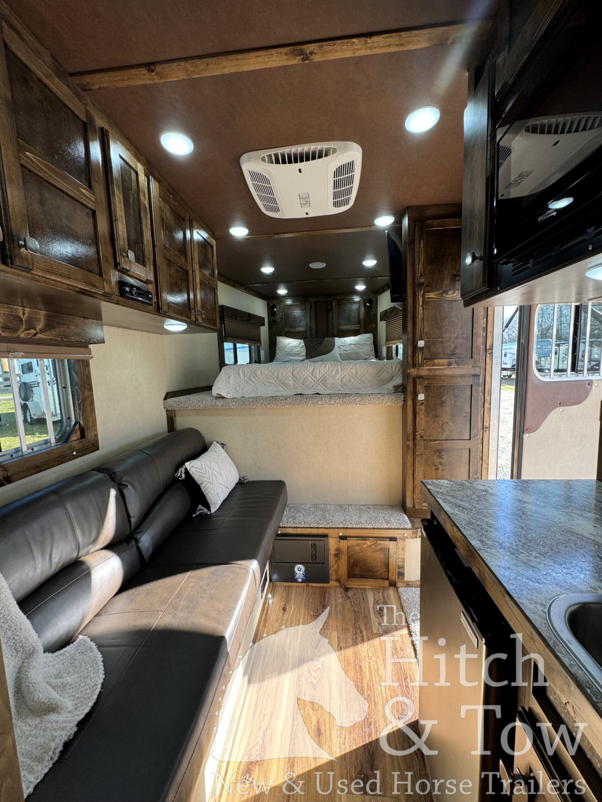 2025 KIEFERBILT 4 HORSE W/ 7’9″ JBJ CONVERSIONS LIVING QUARTERS, TONS OF UPGRADES, & TONS OF STORAGE!! $69,900