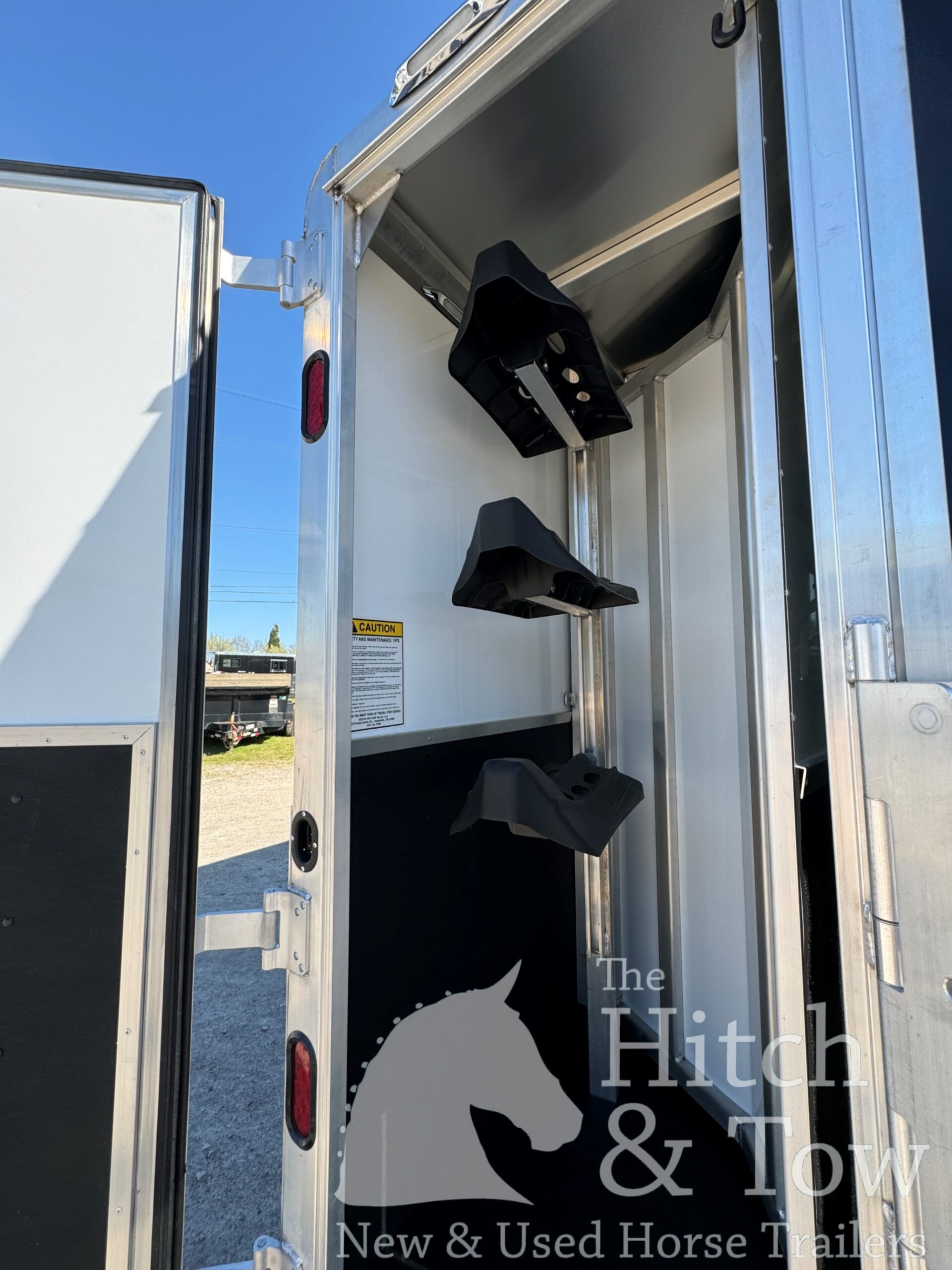 2025 KIEFERBILT 4 HORSE W/ 7’9″ JBJ CONVERSIONS LIVING QUARTERS, TONS OF UPGRADES, & TONS OF STORAGE!! $69,900