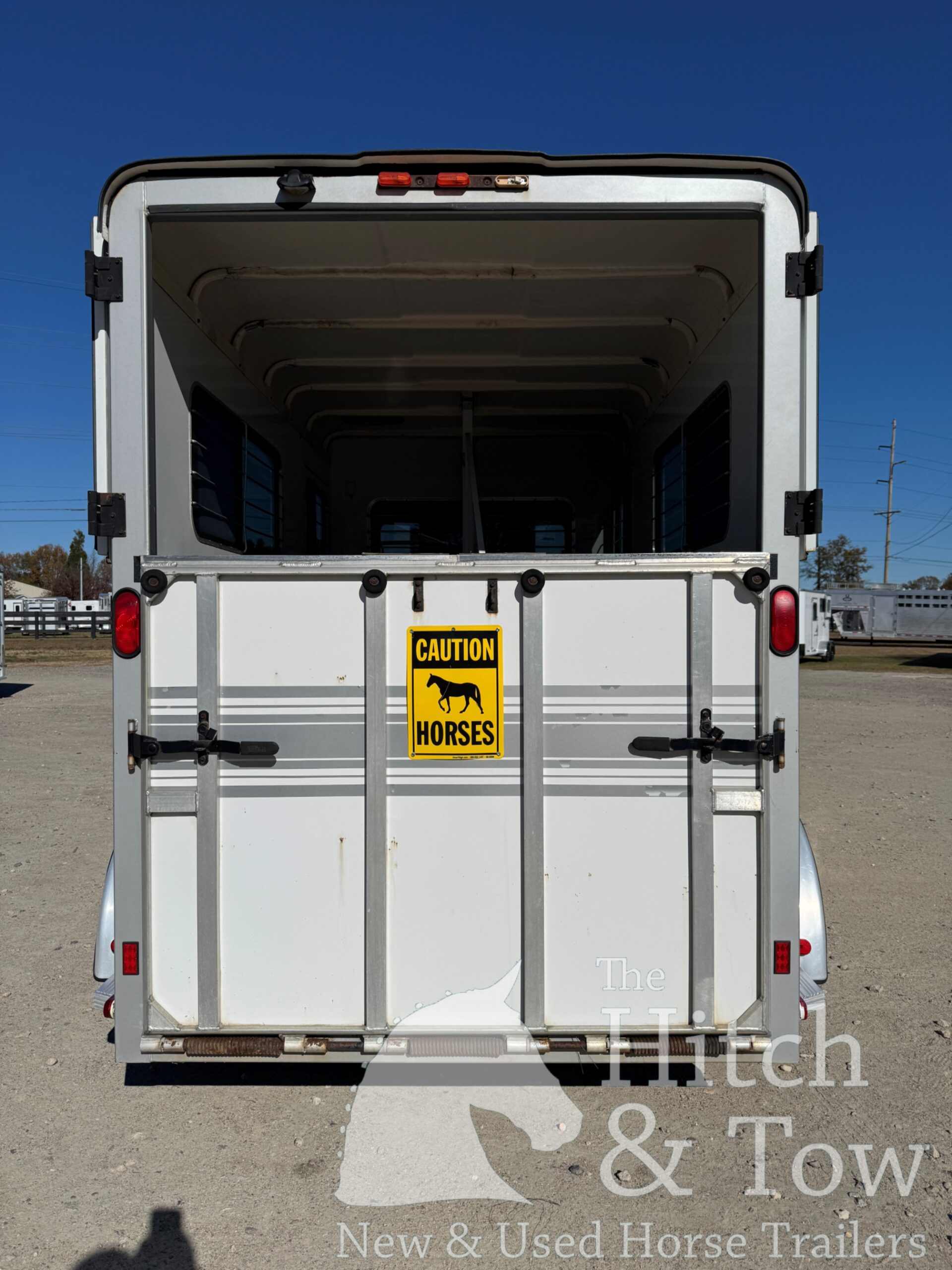 2005 TRAIL-ET 2 HORSE BUMPER PULL W/ DRESSING ROOM $10,900