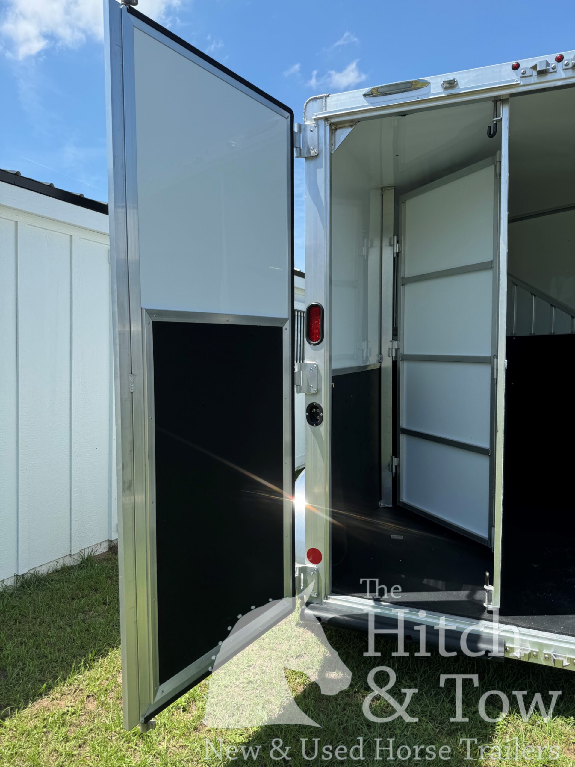 2026 KIEFERBILT 2 HORSE SLANT BUMPER PULL W/ DRESSING ROOM $20,900