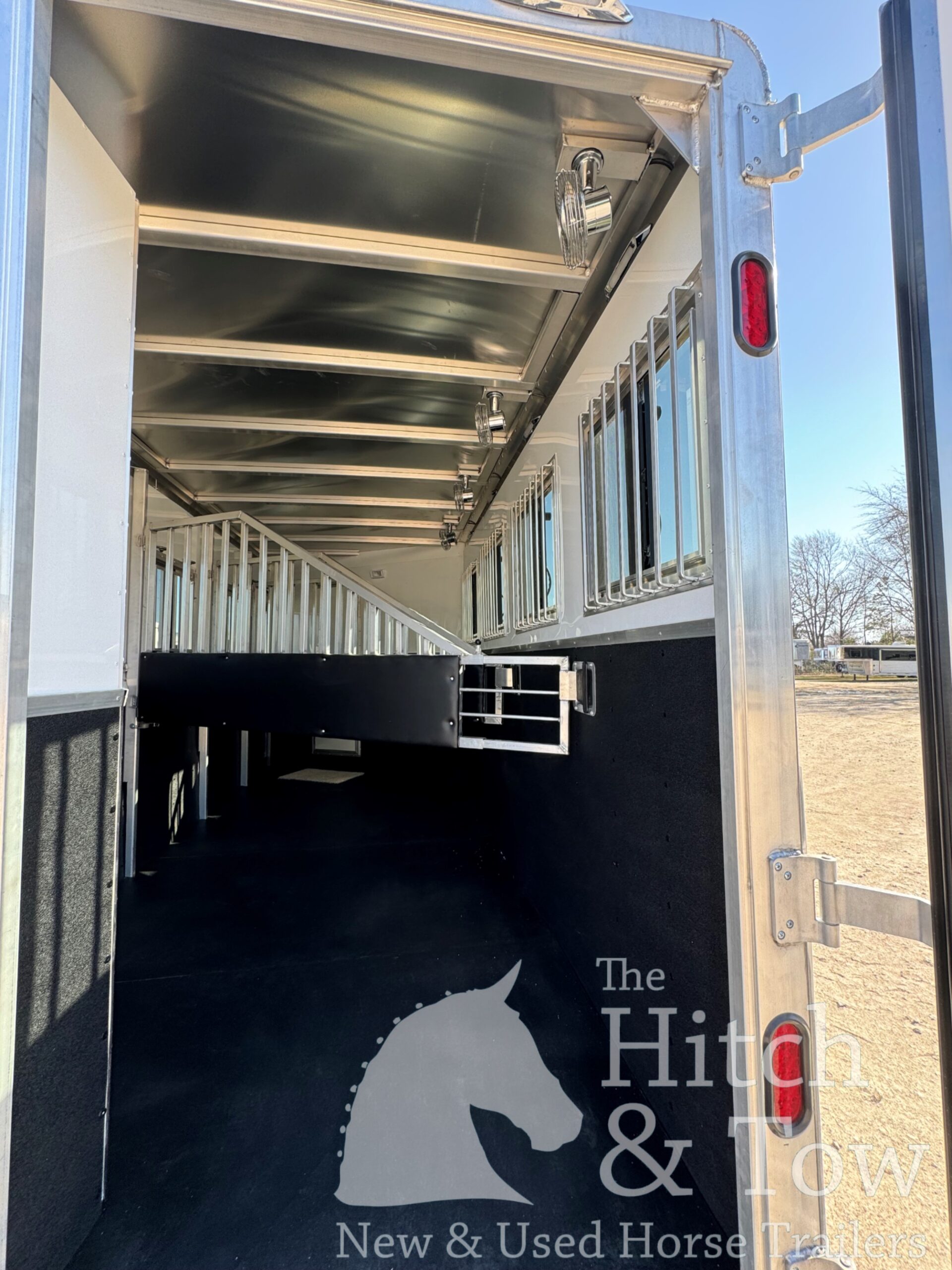 2025 KIEFERBILT 4 HORSE W/ 7’9″ JBJ CONVERSIONS LIVING QUARTERS, TONS OF UPGRADES, & TONS OF STORAGE!! $69,900