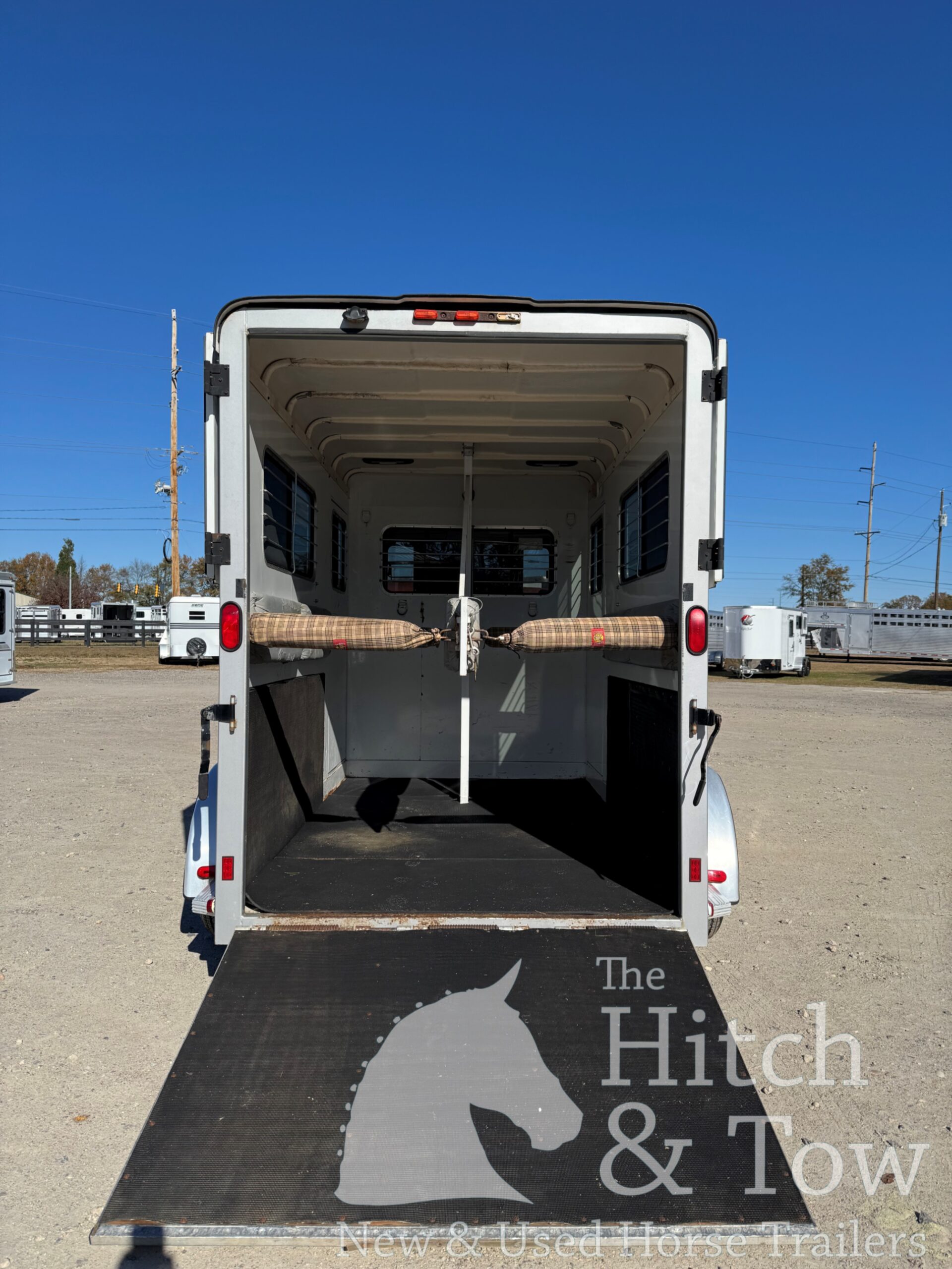 2005 TRAIL-ET 2 HORSE BUMPER PULL W/ DRESSING ROOM $10,900