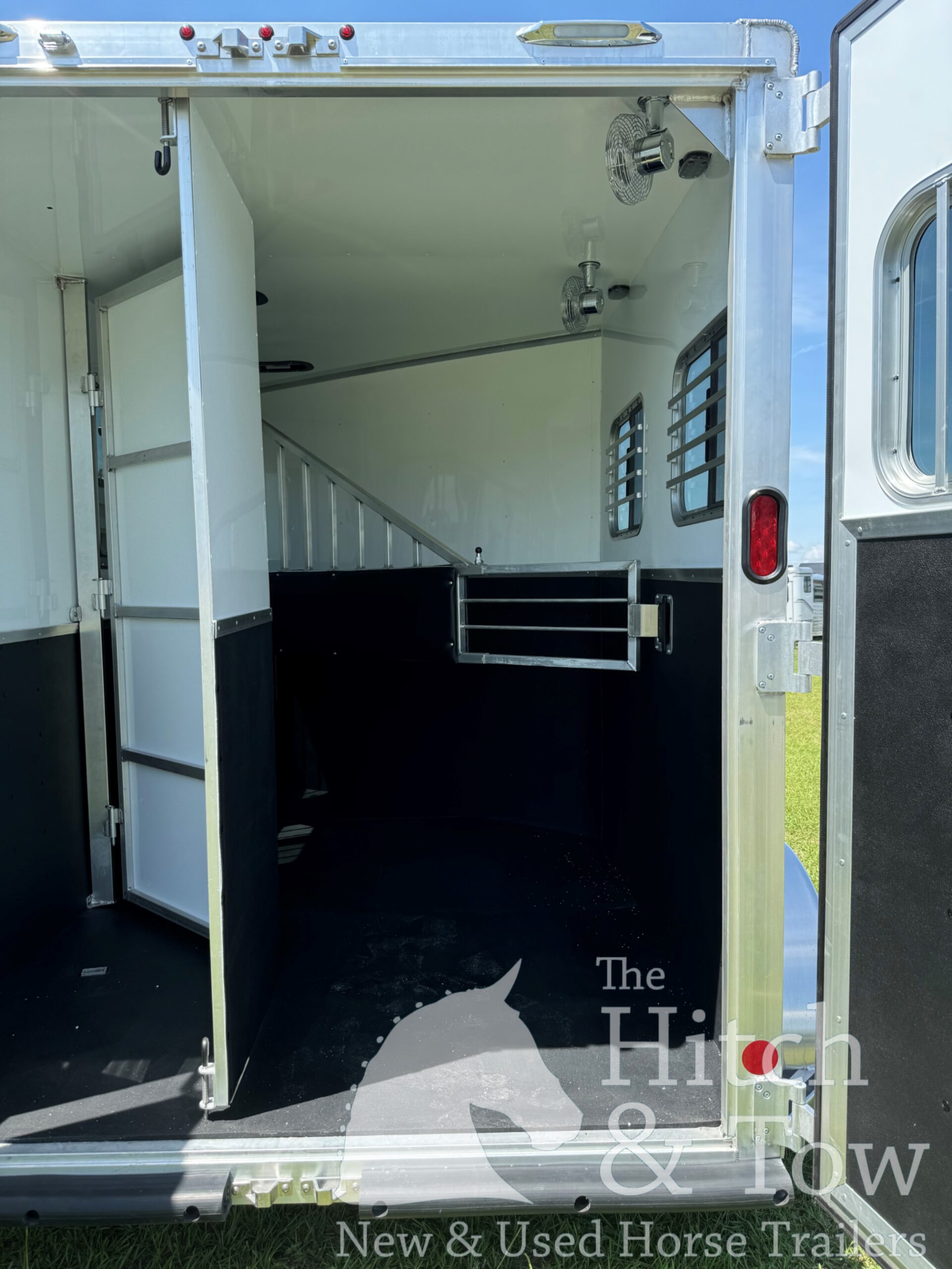 2026 KIEFERBILT 2 HORSE SLANT BUMPER PULL W/ DRESSING ROOM $20,900