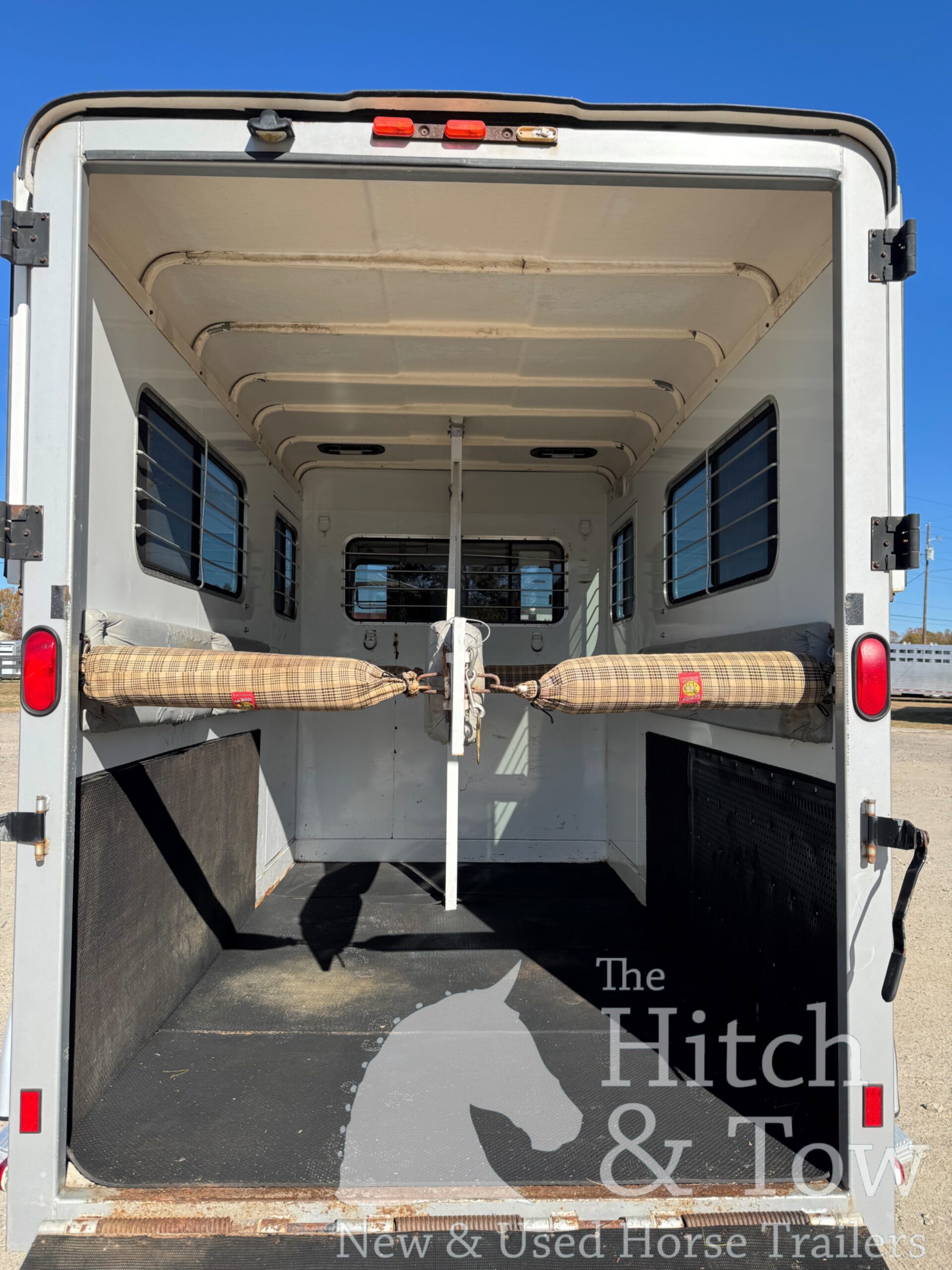 2005 TRAIL-ET 2 HORSE BUMPER PULL W/ DRESSING ROOM $10,900