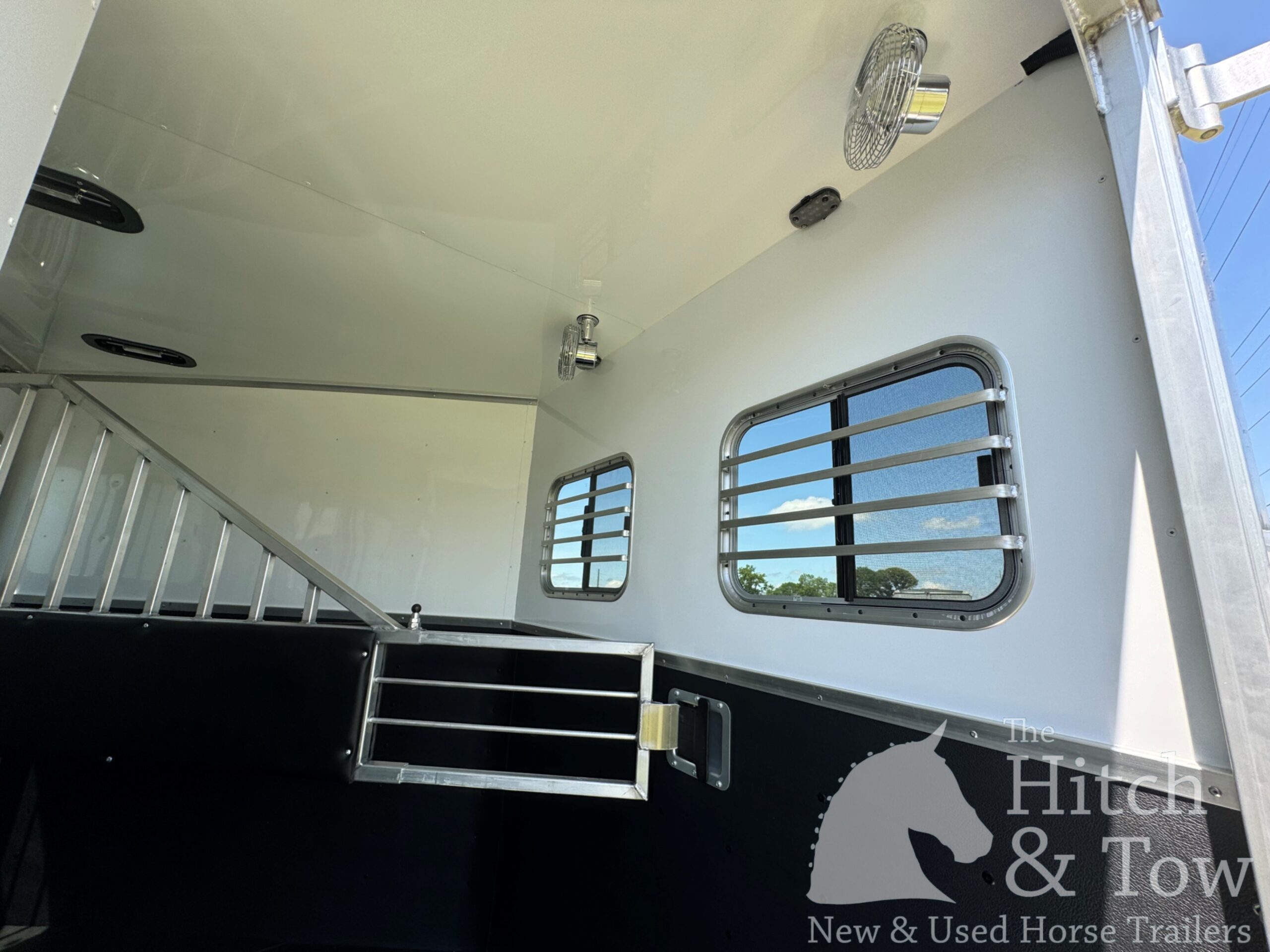 2026 KIEFERBILT 2 HORSE SLANT BUMPER PULL W/ DRESSING ROOM $20,900