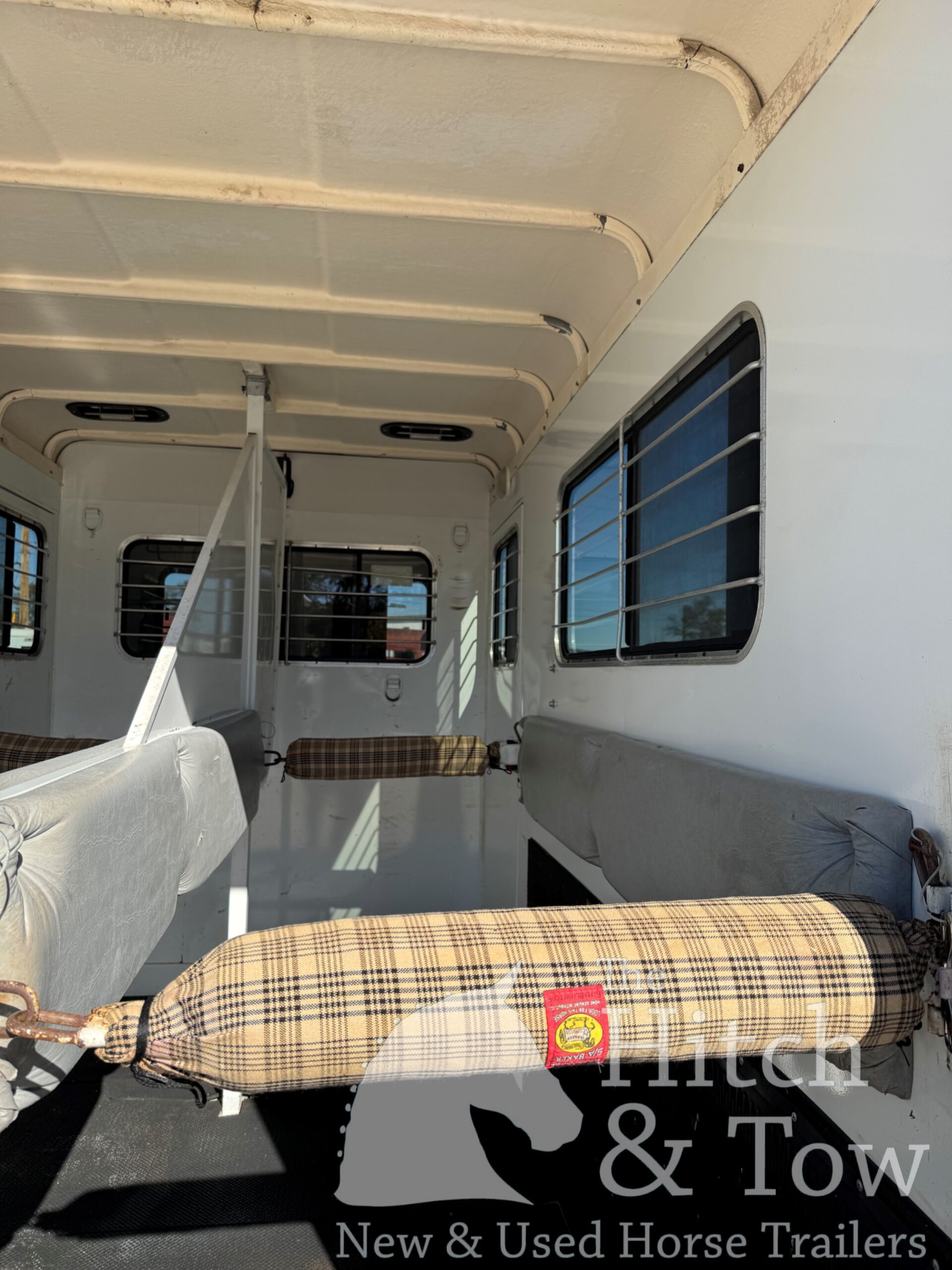 2005 TRAIL-ET 2 HORSE BUMPER PULL W/ DRESSING ROOM $10,900