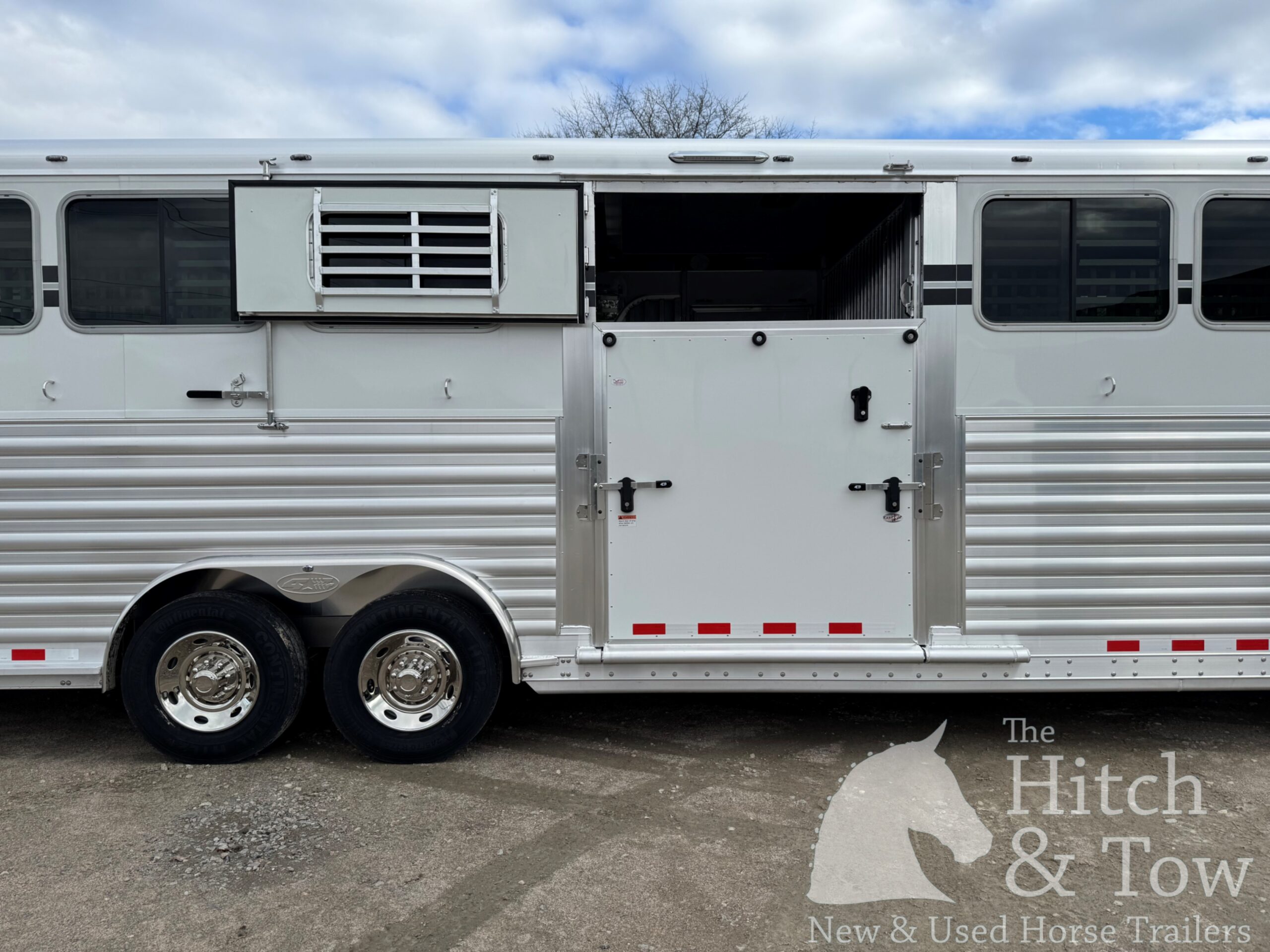 2026 4 STAR 6-8 HORSE HEAD TO HEAD W/ AIR RIDE & MANY UPGRADES $159,900