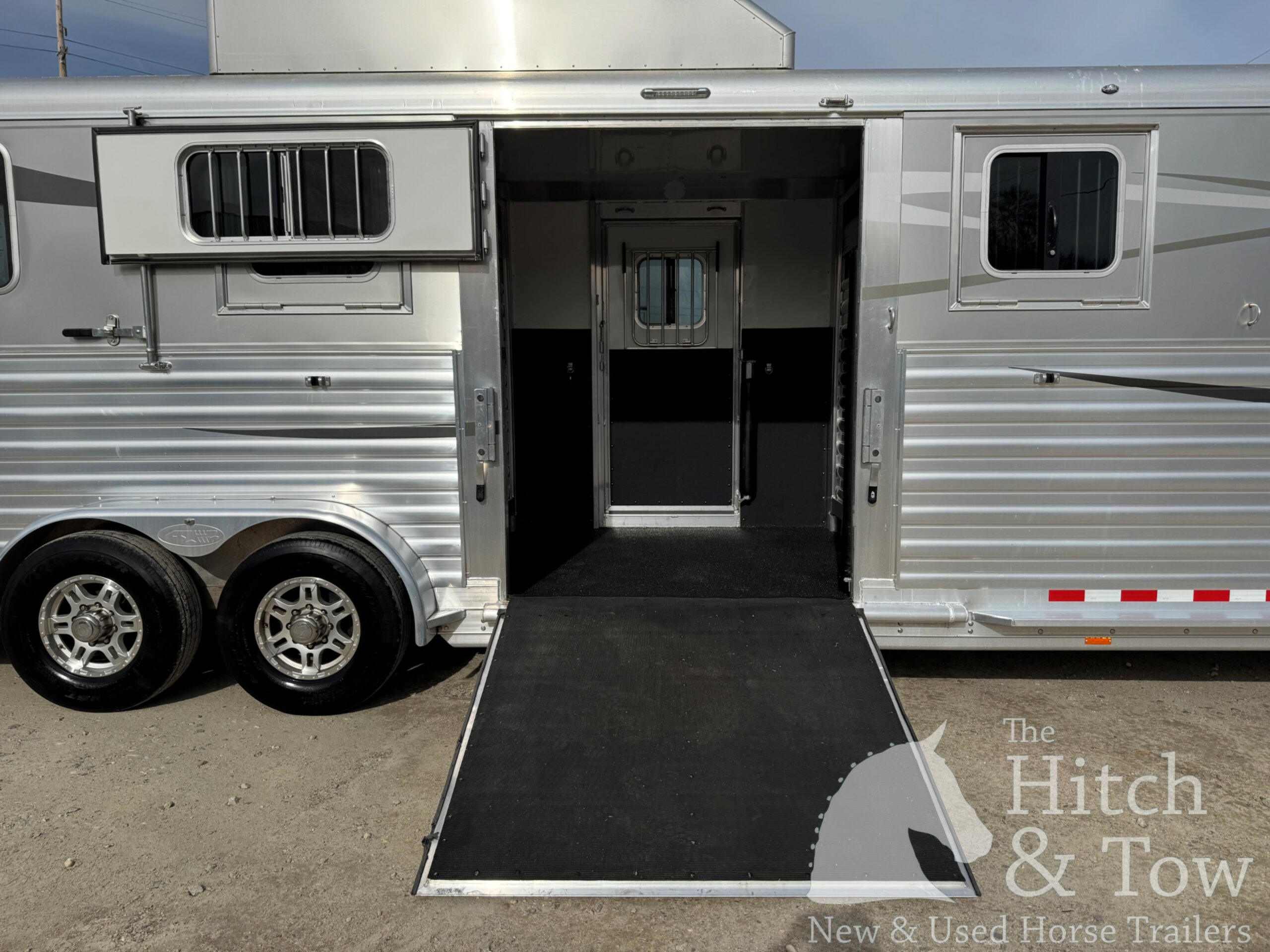 2022 4 STAR 4 HORSE HEAD TO HEAD, MAKES INTO 3 BOX STALLS!!! $79,900