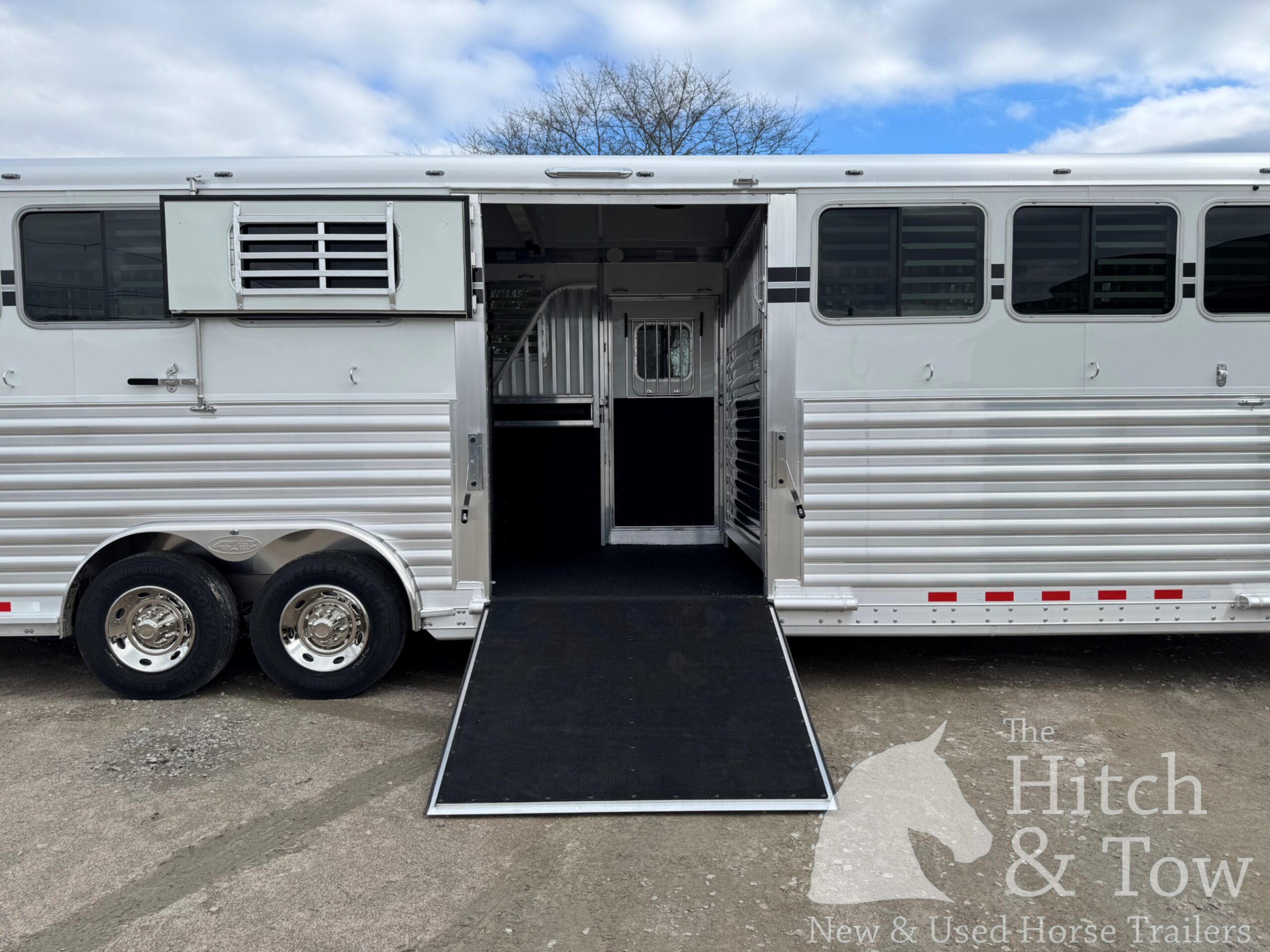 2026 4 STAR 6-8 HORSE HEAD TO HEAD W/ AIR RIDE & MANY UPGRADES $159,900