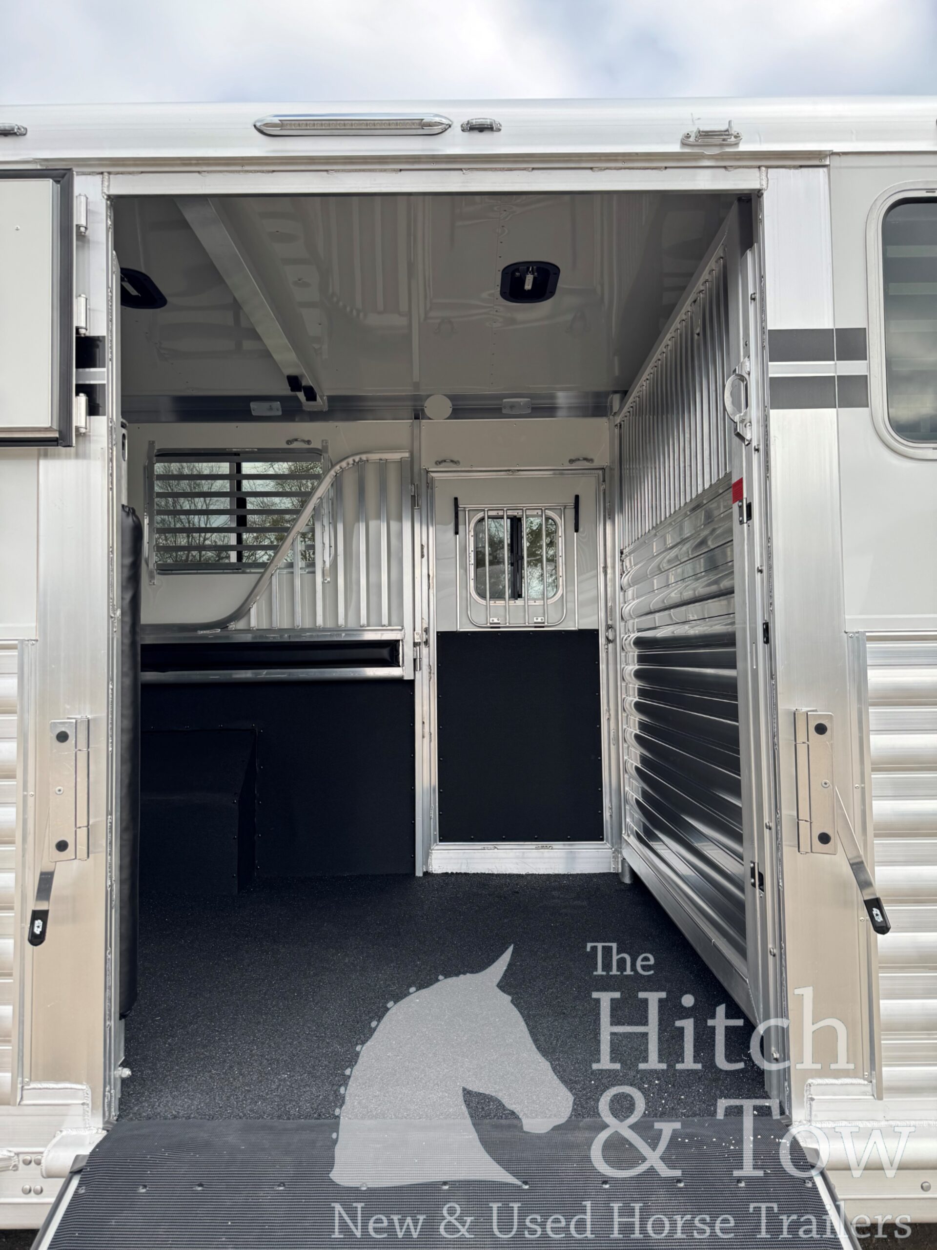 2026 4 STAR 6-8 HORSE HEAD TO HEAD W/ AIR RIDE & MANY UPGRADES $159,900