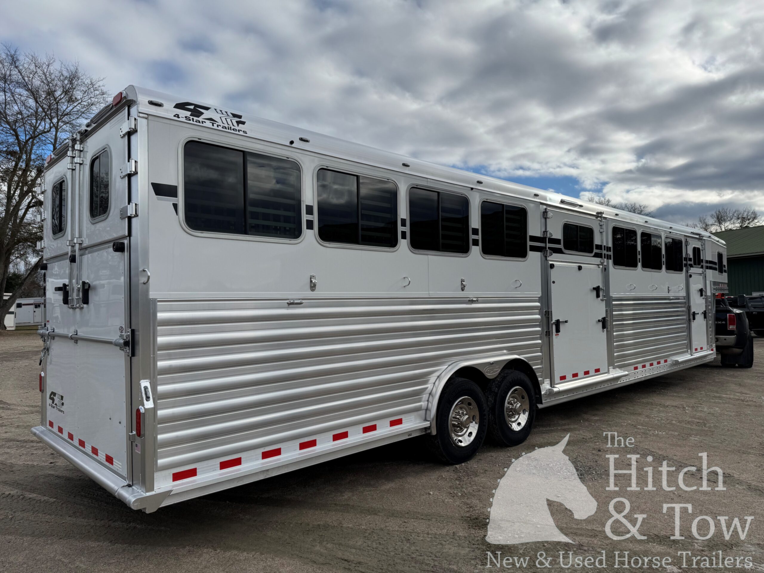 2026 4 STAR 6-8 HORSE HEAD TO HEAD W/ AIR RIDE & MANY UPGRADES $159,900