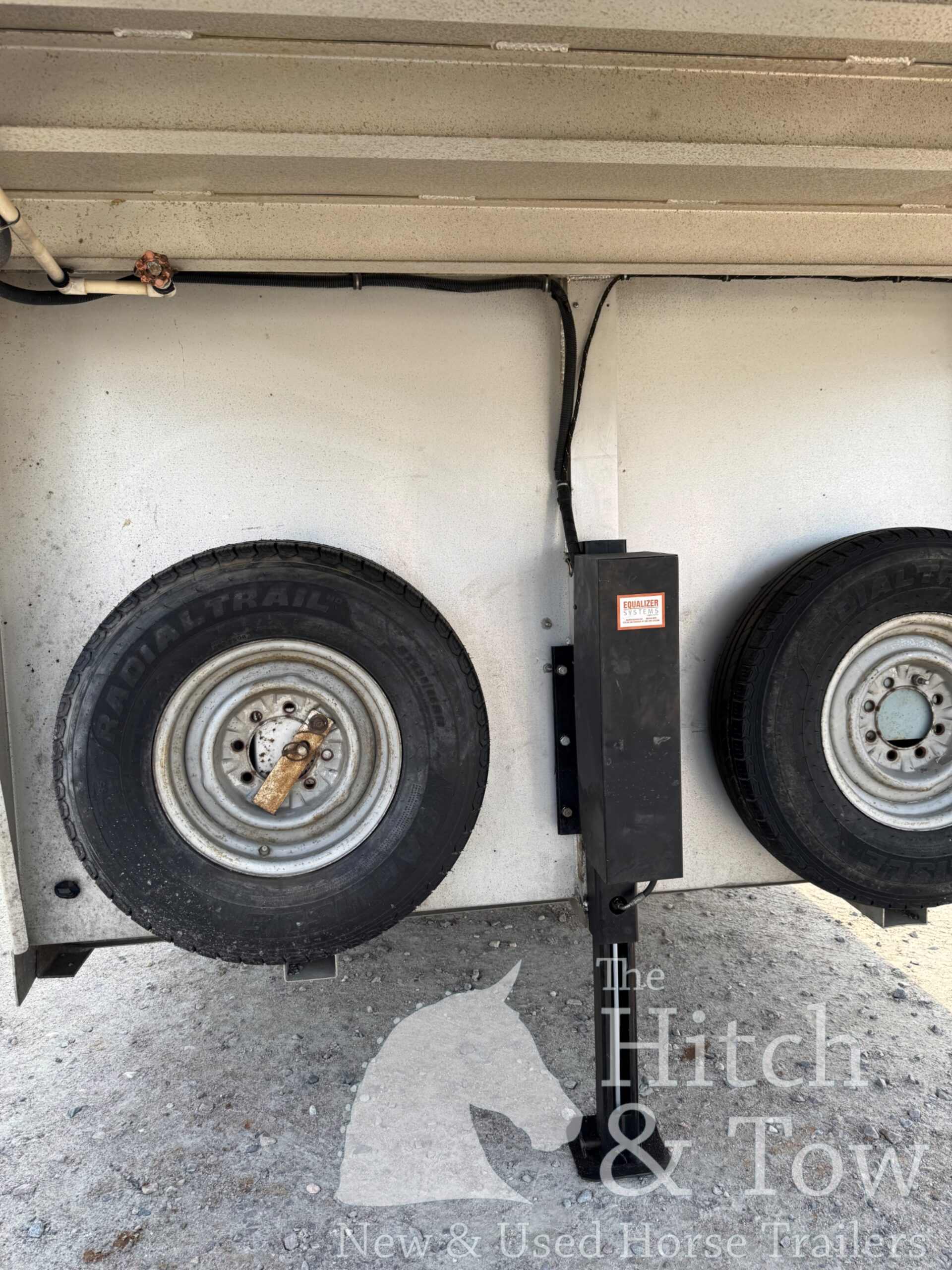 TRAINERS TRAILER!! 2002 4 STAR 5 HORSE HEAD TO HEAD $34,900