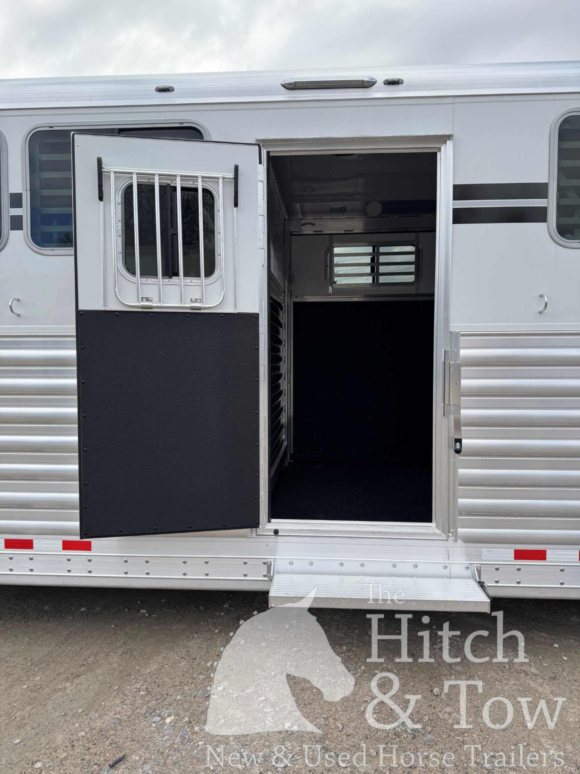 2026 4 STAR 6-8 HORSE HEAD TO HEAD W/ AIR RIDE & MANY UPGRADES $159,900